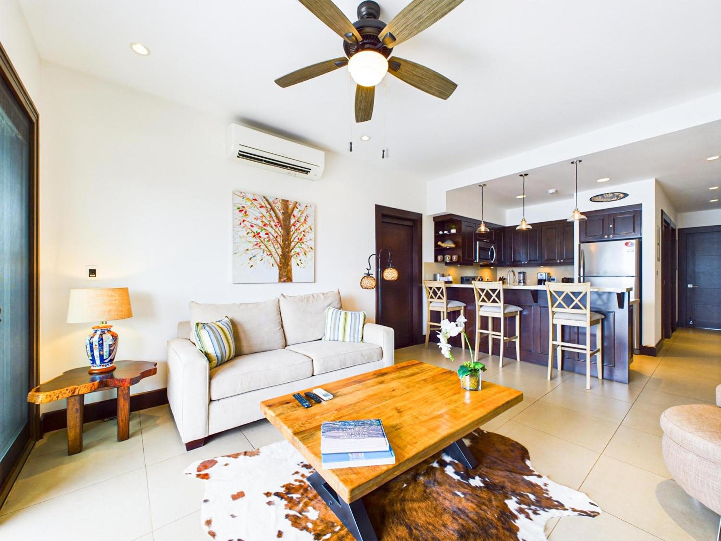 360 Splendor 206-Ocean View Condo-Breakfast Included!