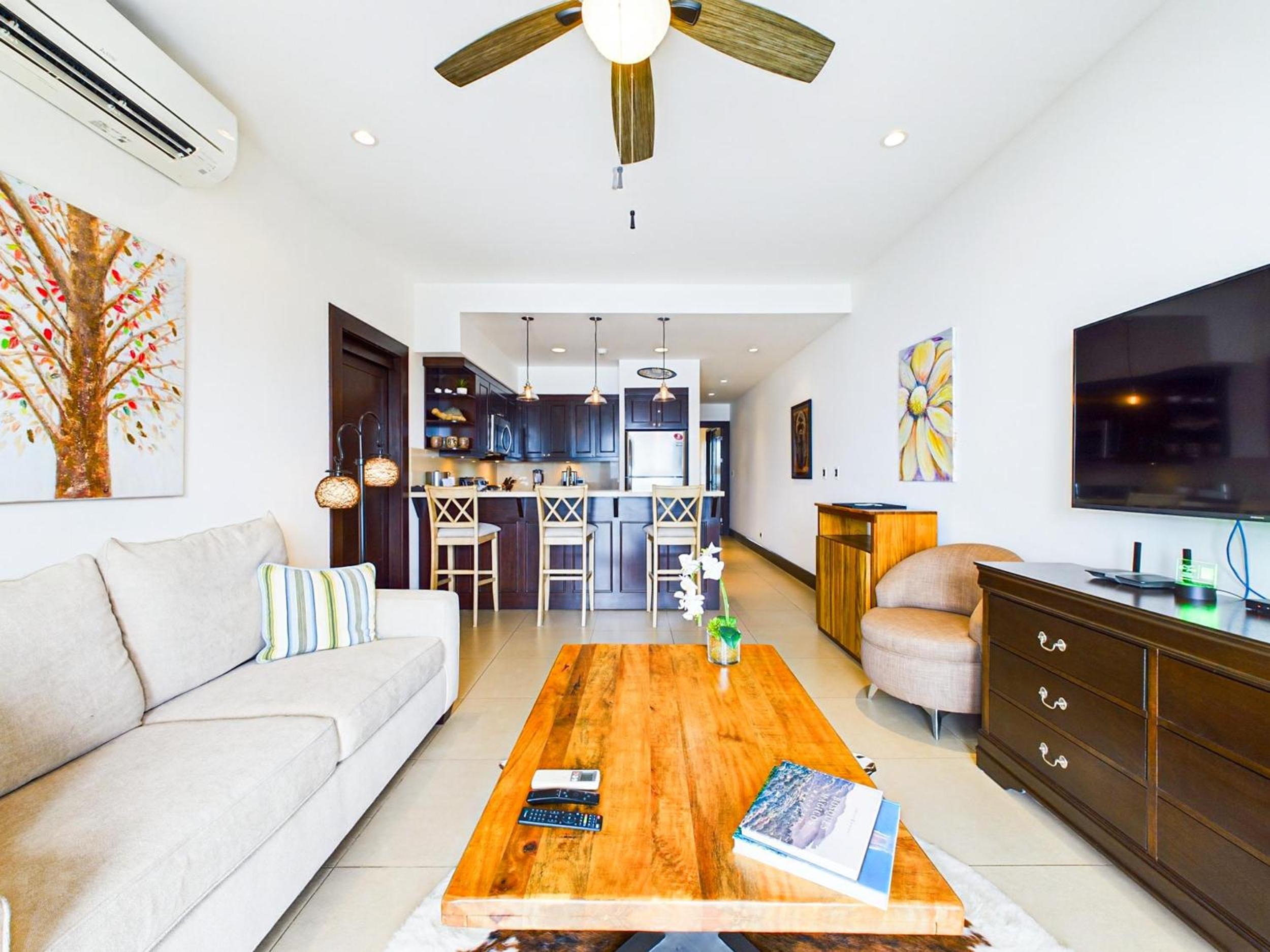 360 Splendor 206-Ocean View Condo-Breakfast Included!