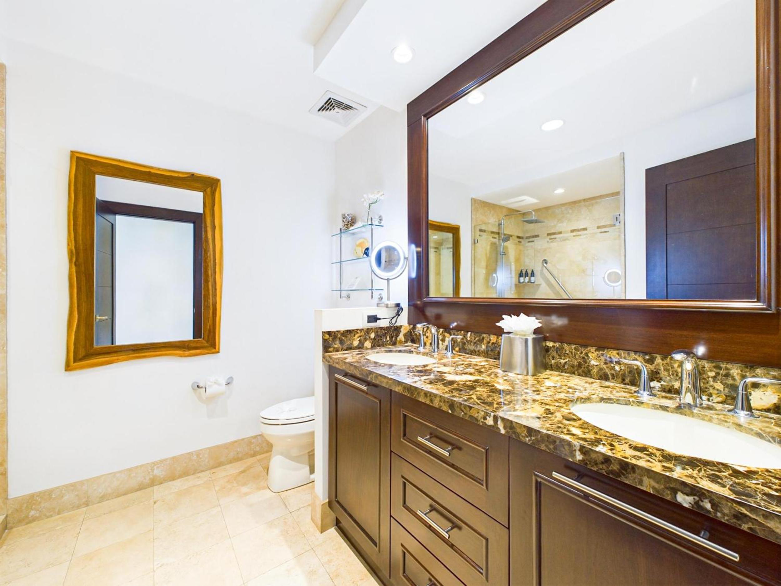 360 Splendor 206-Ocean View Condo-Breakfast Included!