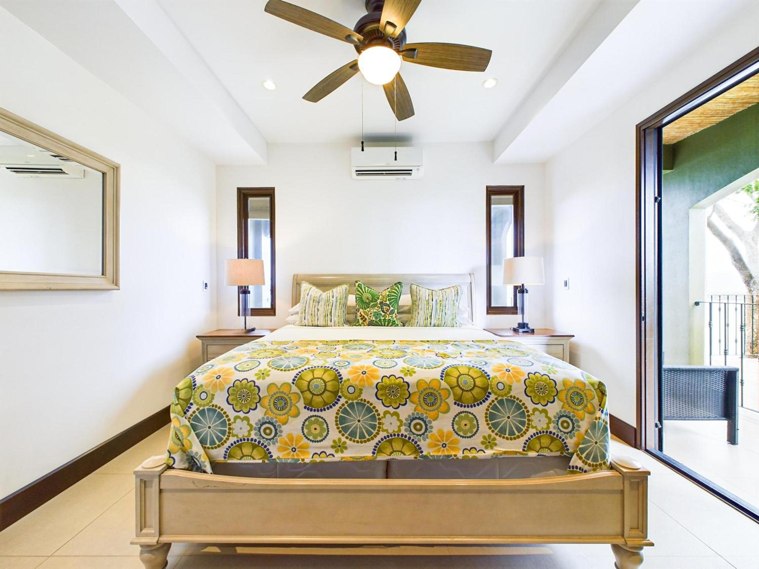 360 Splendor 206-Ocean View Condo-Breakfast Included!