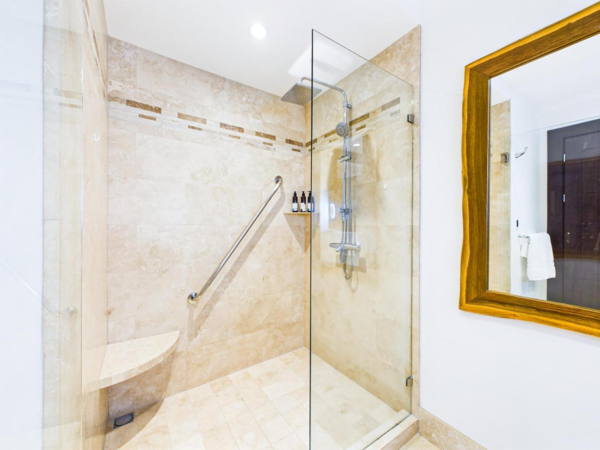 360 Splendor 206-Ocean View Condo-Breakfast Included!