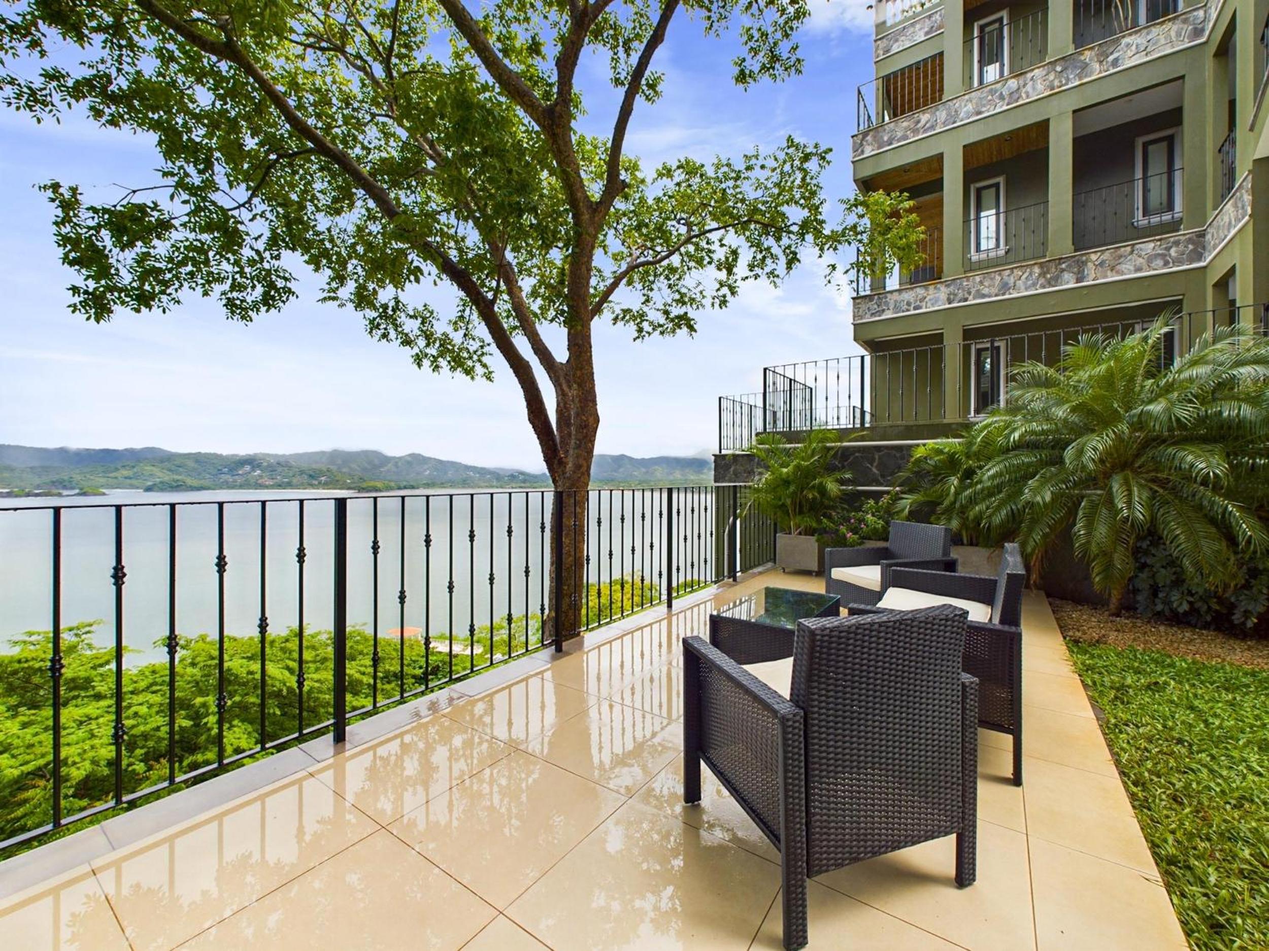360 Splendor 206-Ocean View Condo-Breakfast Included!
