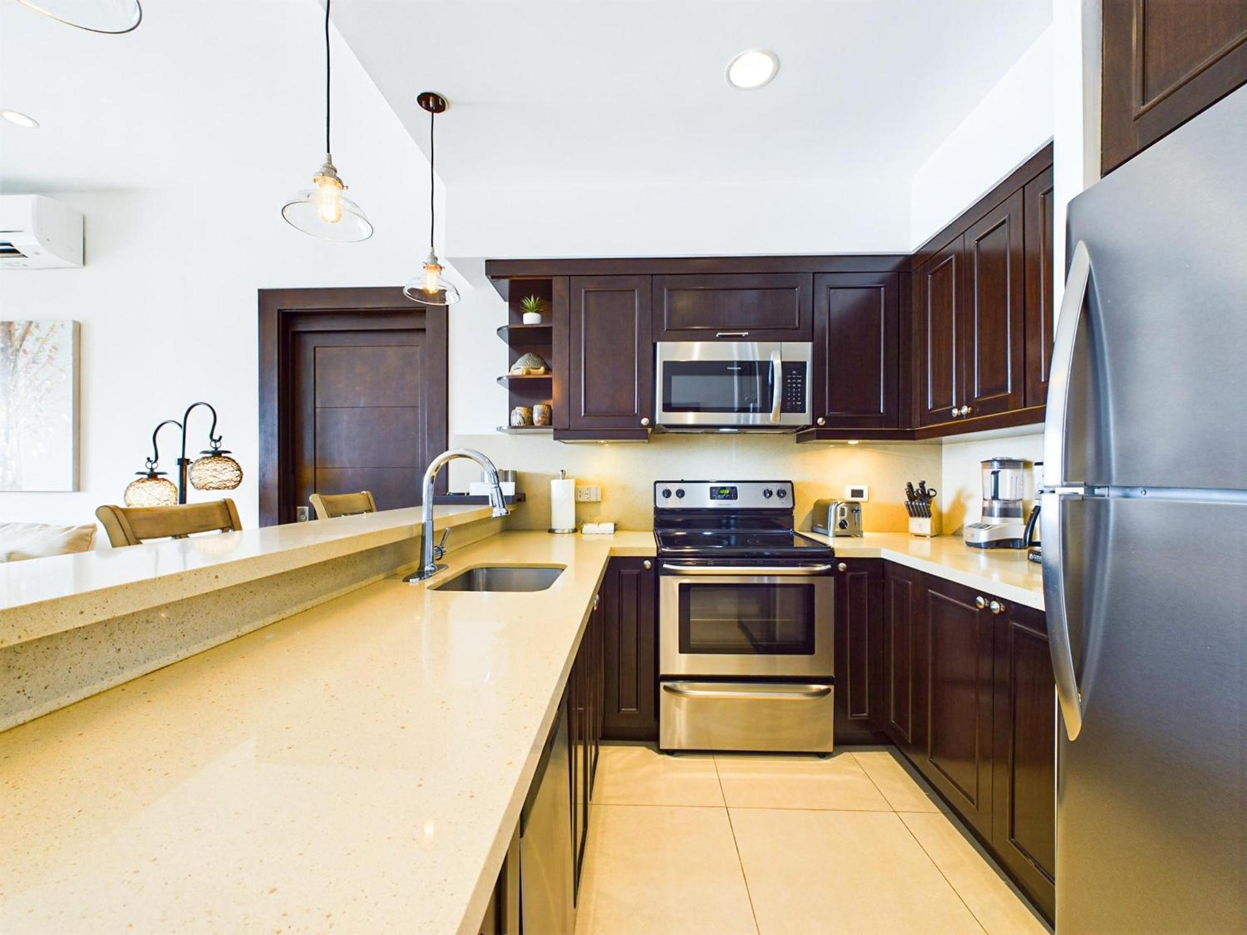 360 Splendor 206-Ocean View Condo-Breakfast Included!