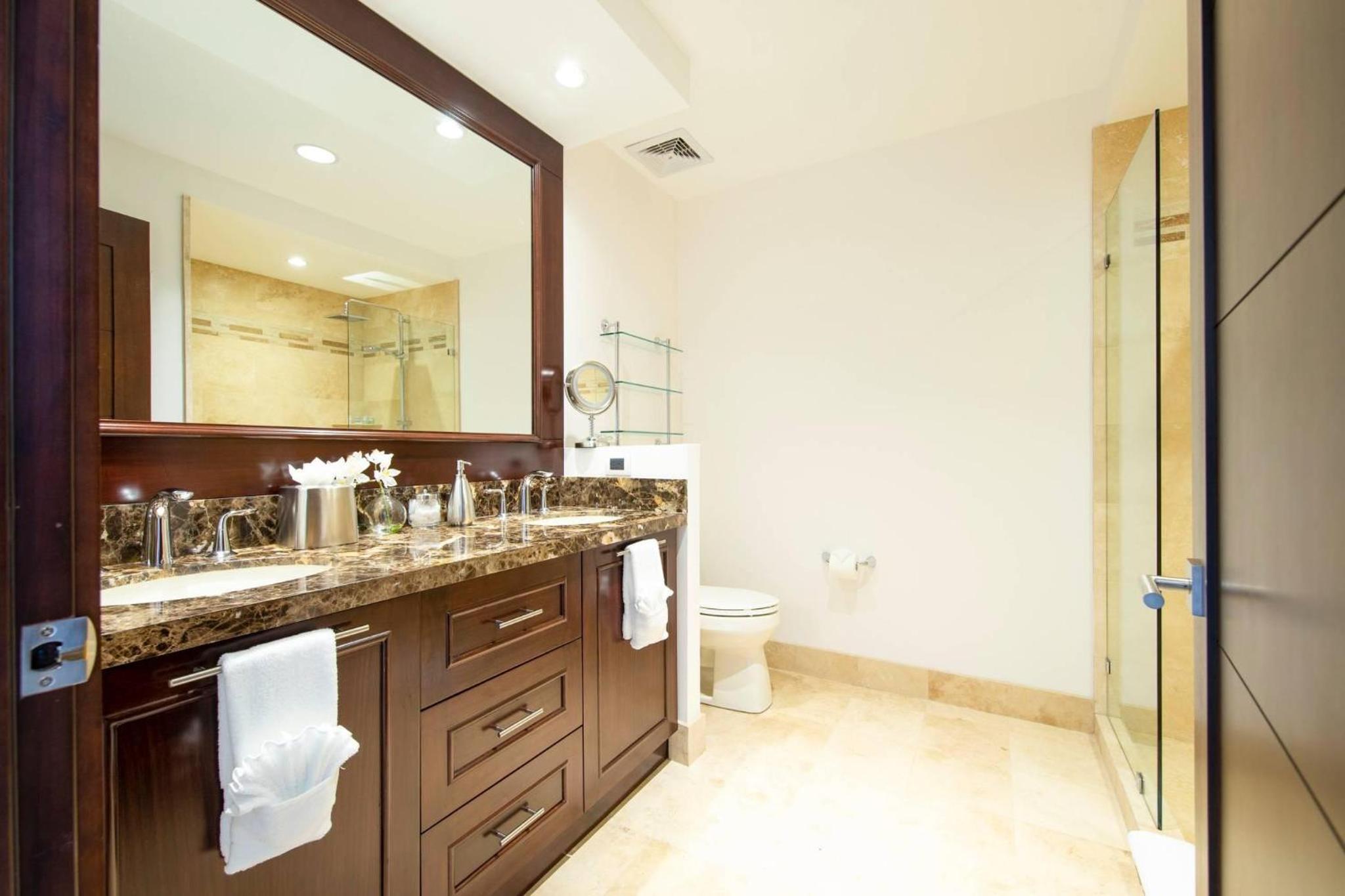 360 Splendor 305 Ocean View Condo- With Breakfast