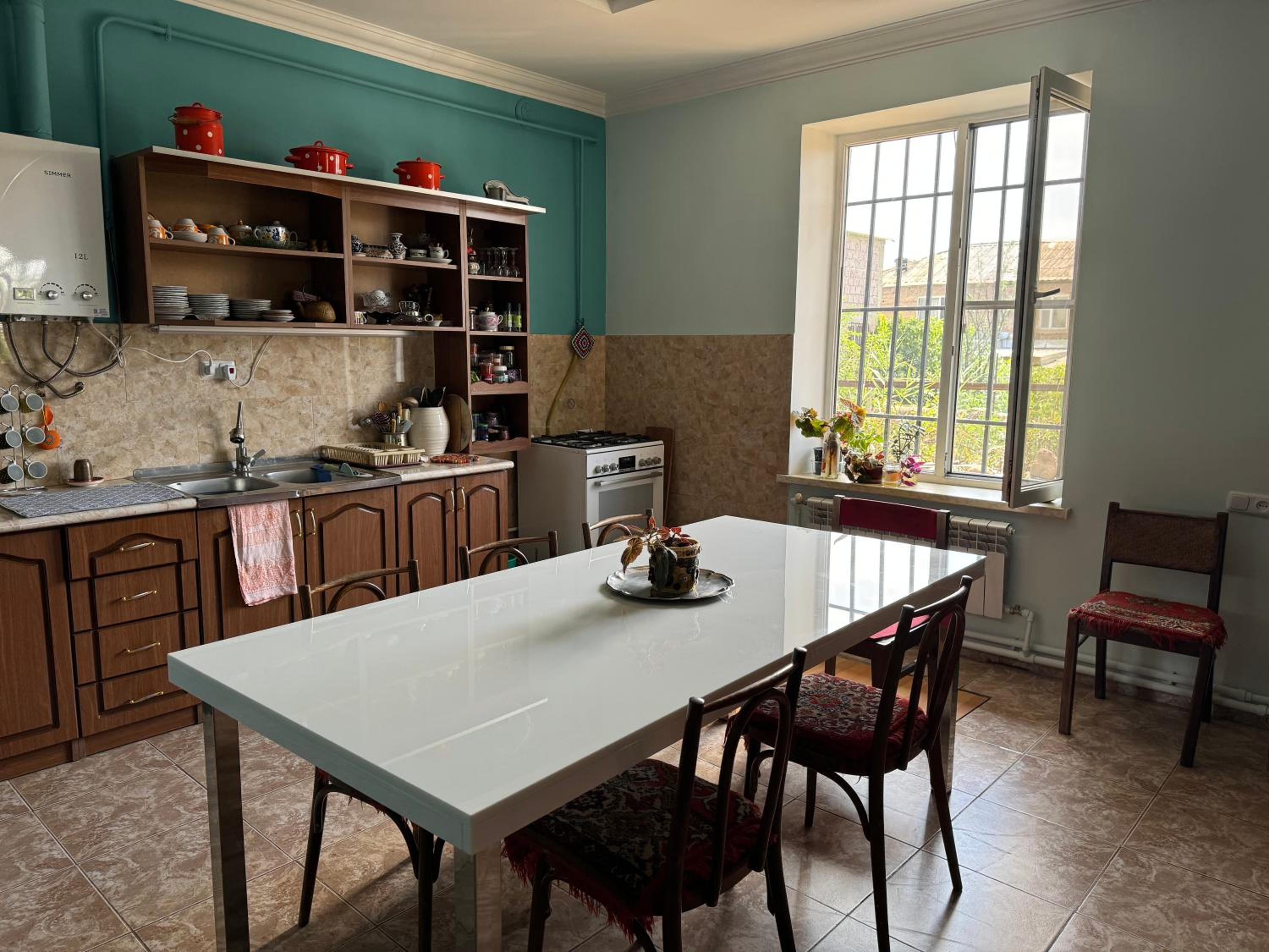 Private Room with bath in Lake View House