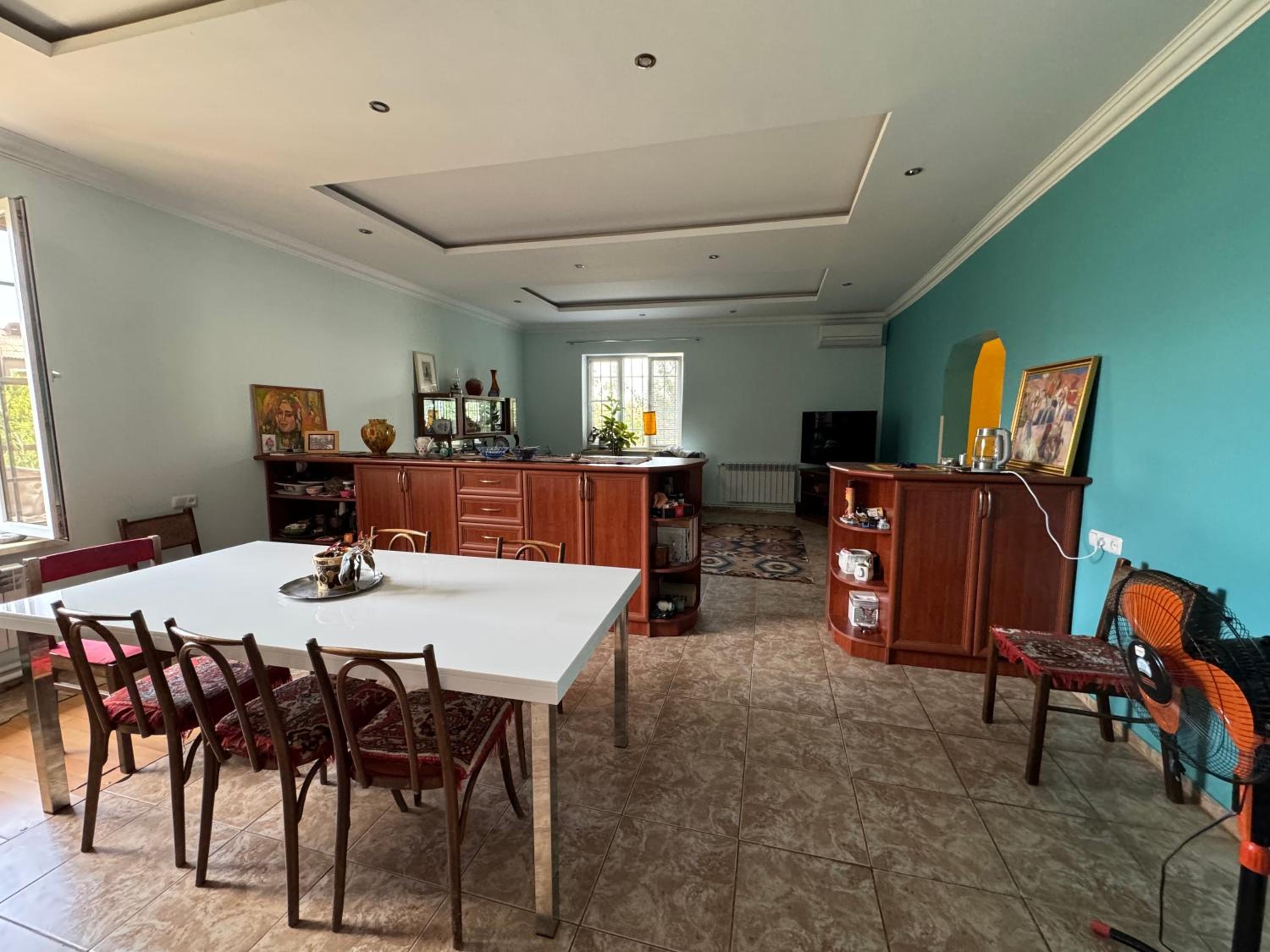 Private Room with bath in Lake View House