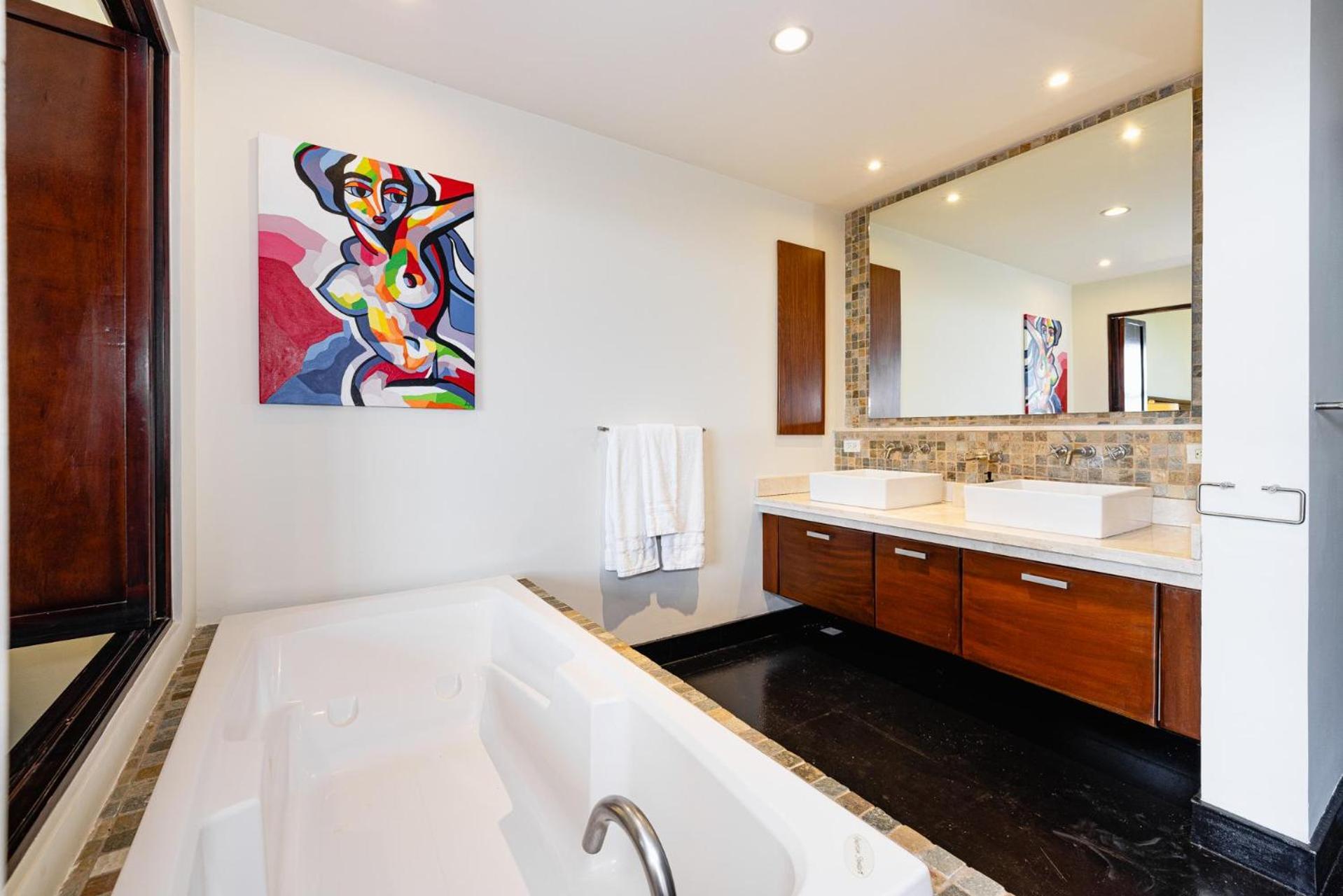 Condo La Perla 163, Ocean View 3 Bedroom Penthouse