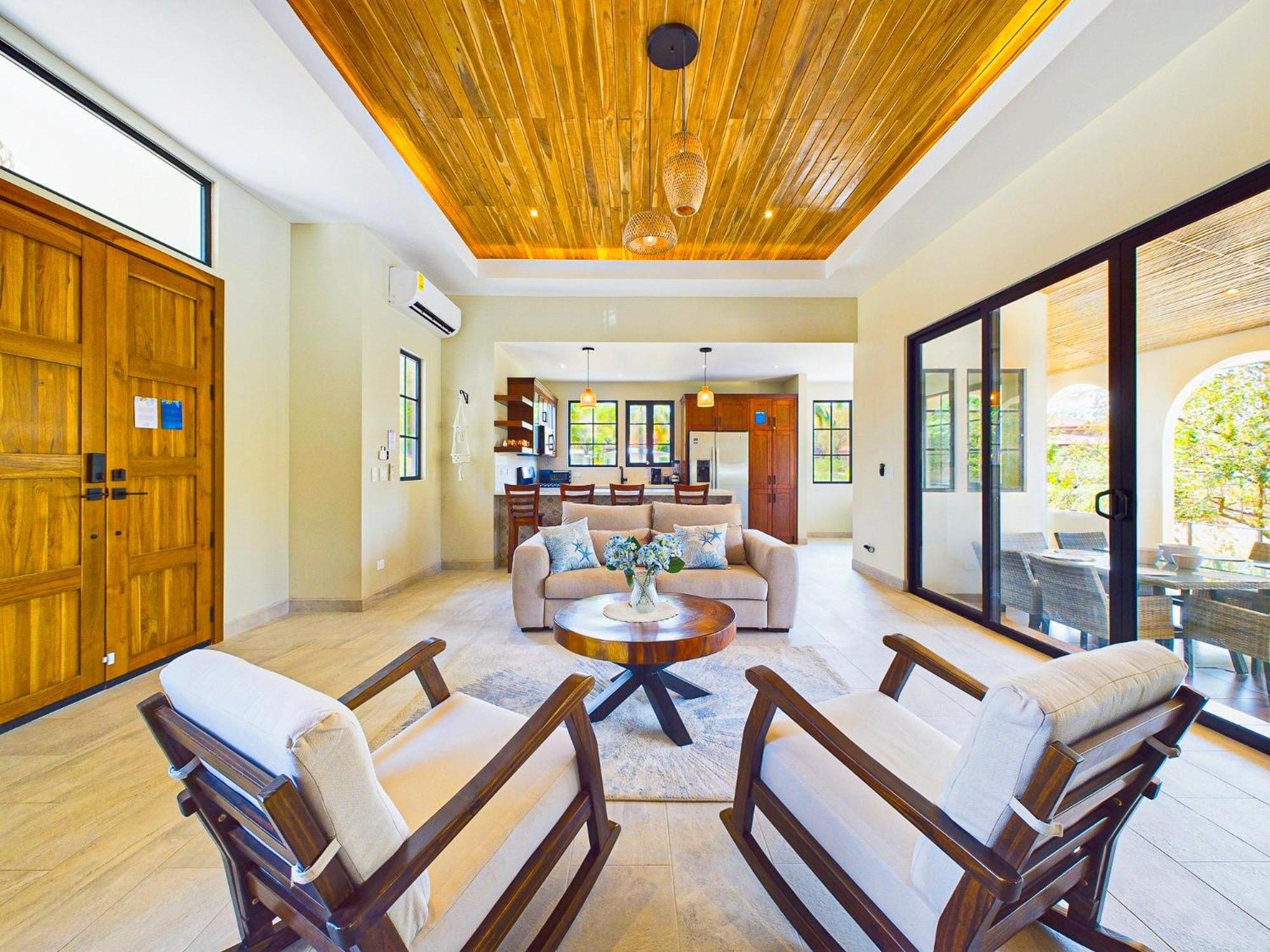 Casa Mariposa - villa with infinity pool, near beach