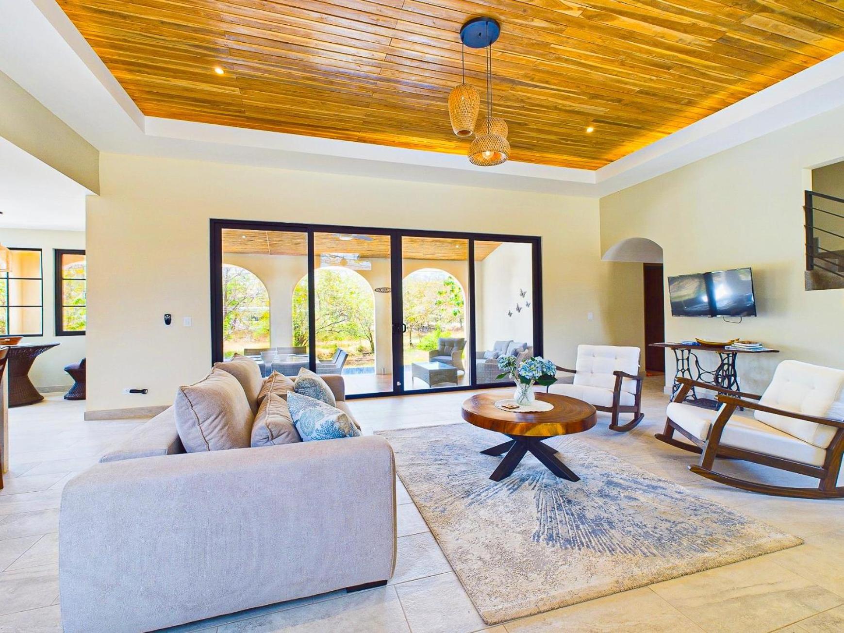 Casa Mariposa - villa with infinity pool, near beach