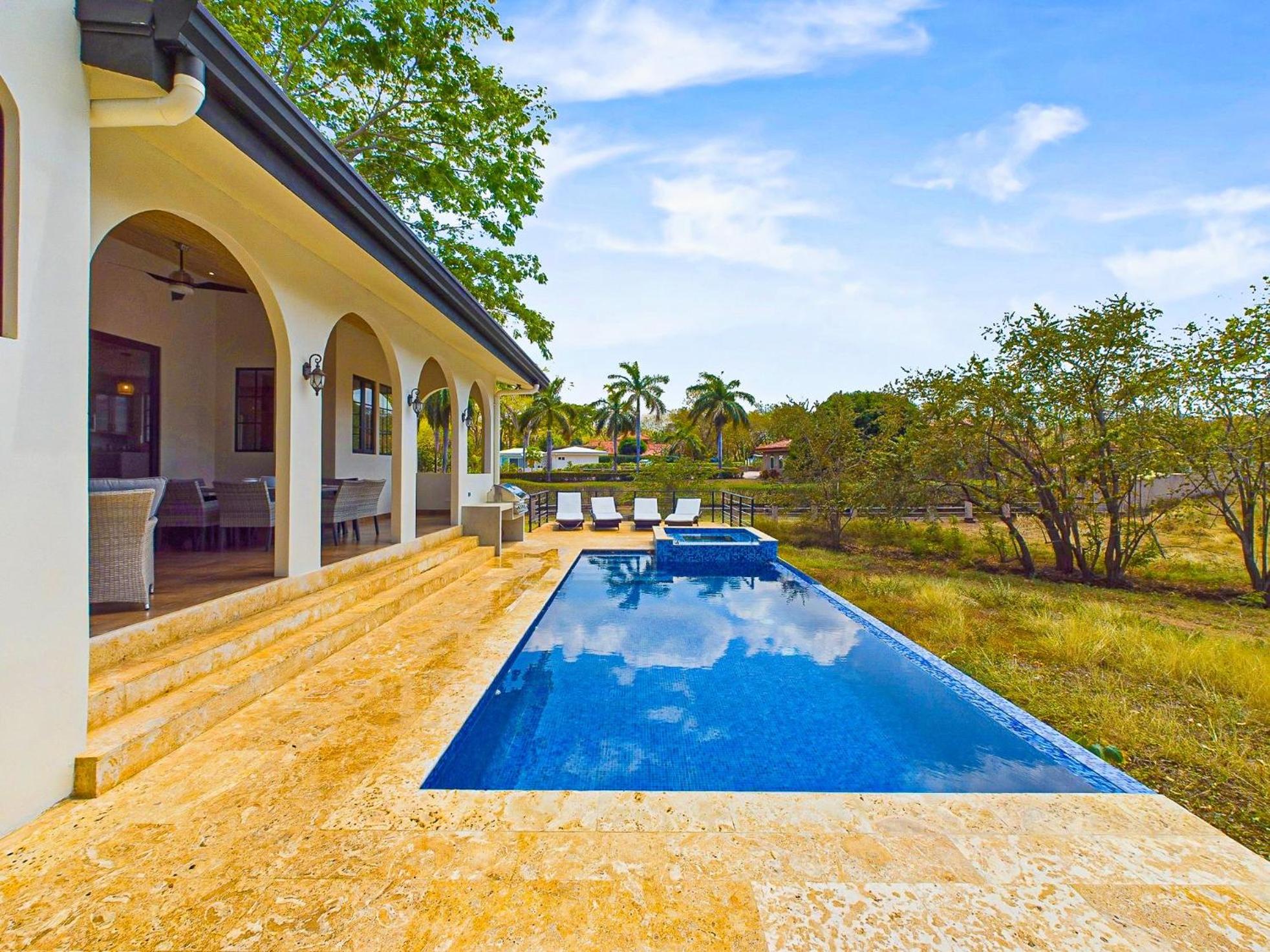 Casa Mariposa - villa with infinity pool, near beach
