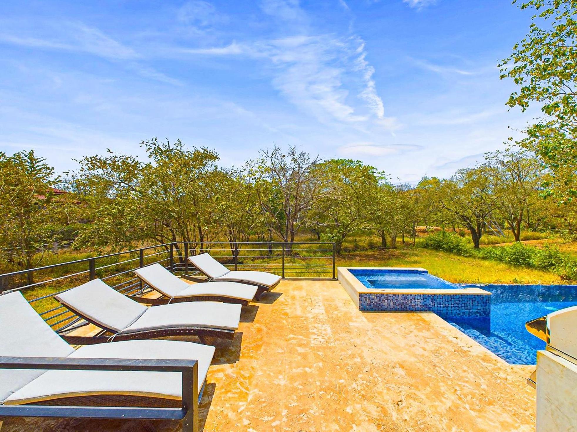 Casa Mariposa - villa with infinity pool, near beach