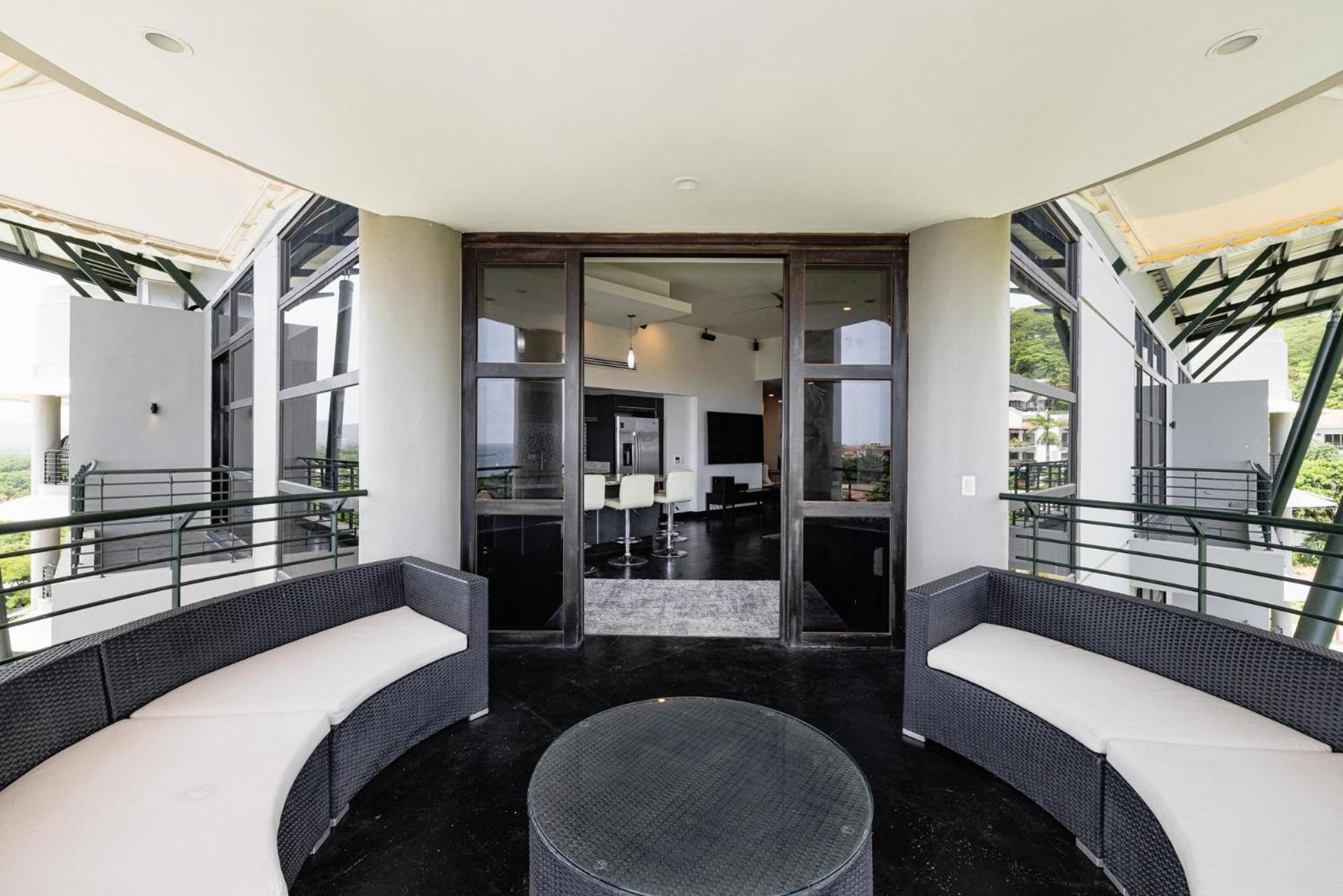 Condo La Perla 163, Ocean View 3 Bedroom Penthouse