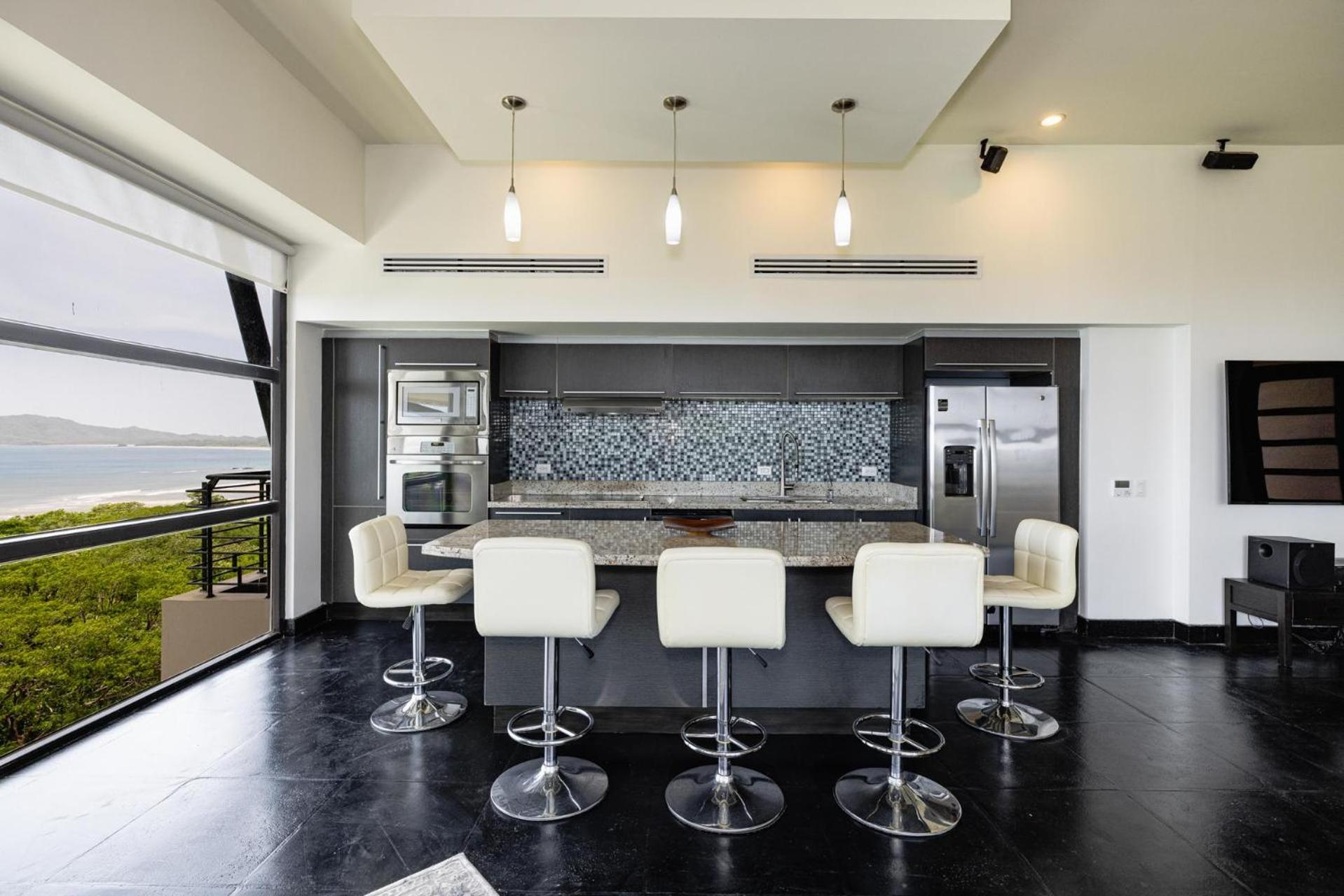 Condo La Perla 163, Ocean View 3 Bedroom Penthouse
