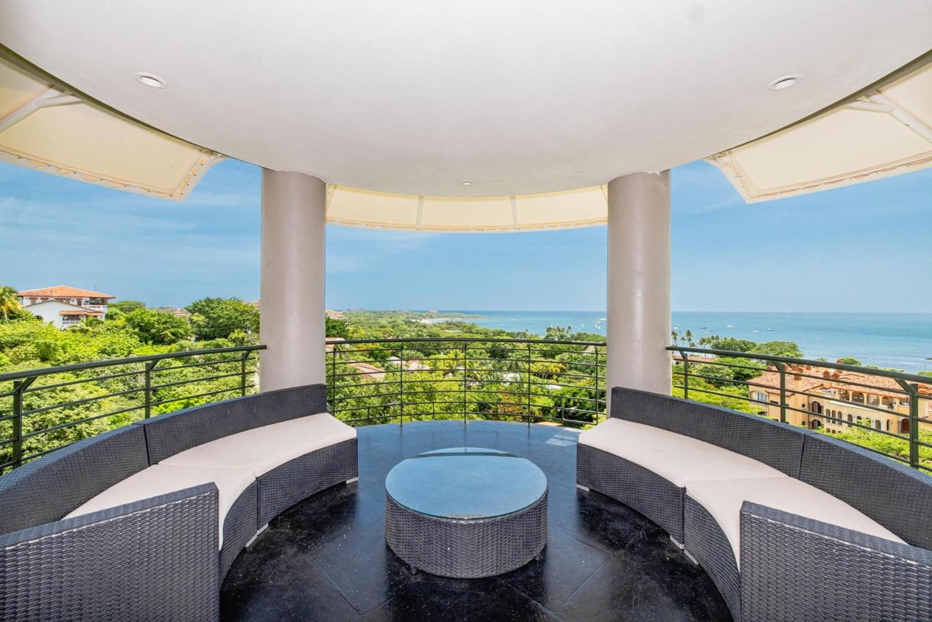 Condo La Perla 163, Ocean View 3 Bedroom Penthouse