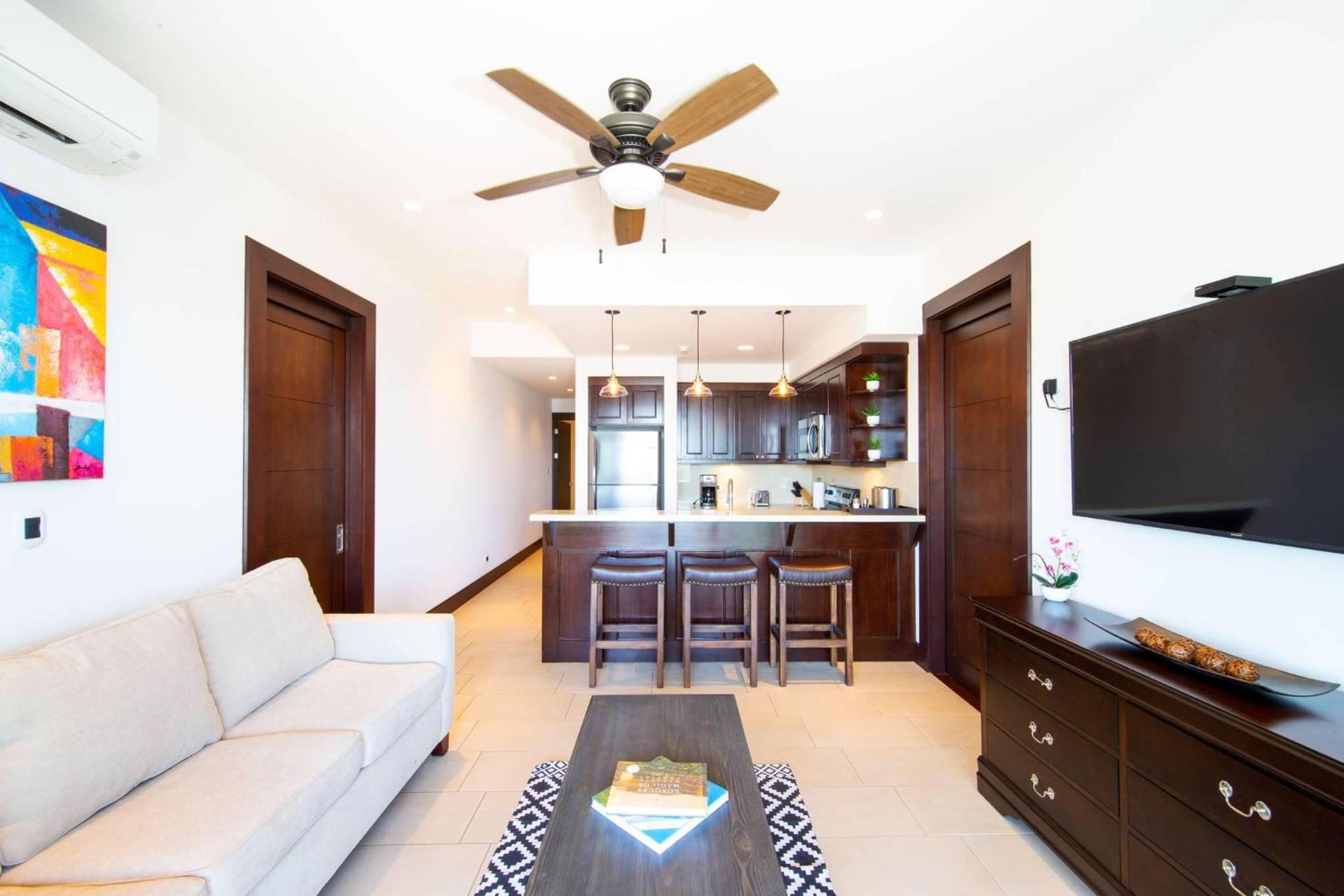 360 Splendor 403 Ocean View Condo- With Breakfast