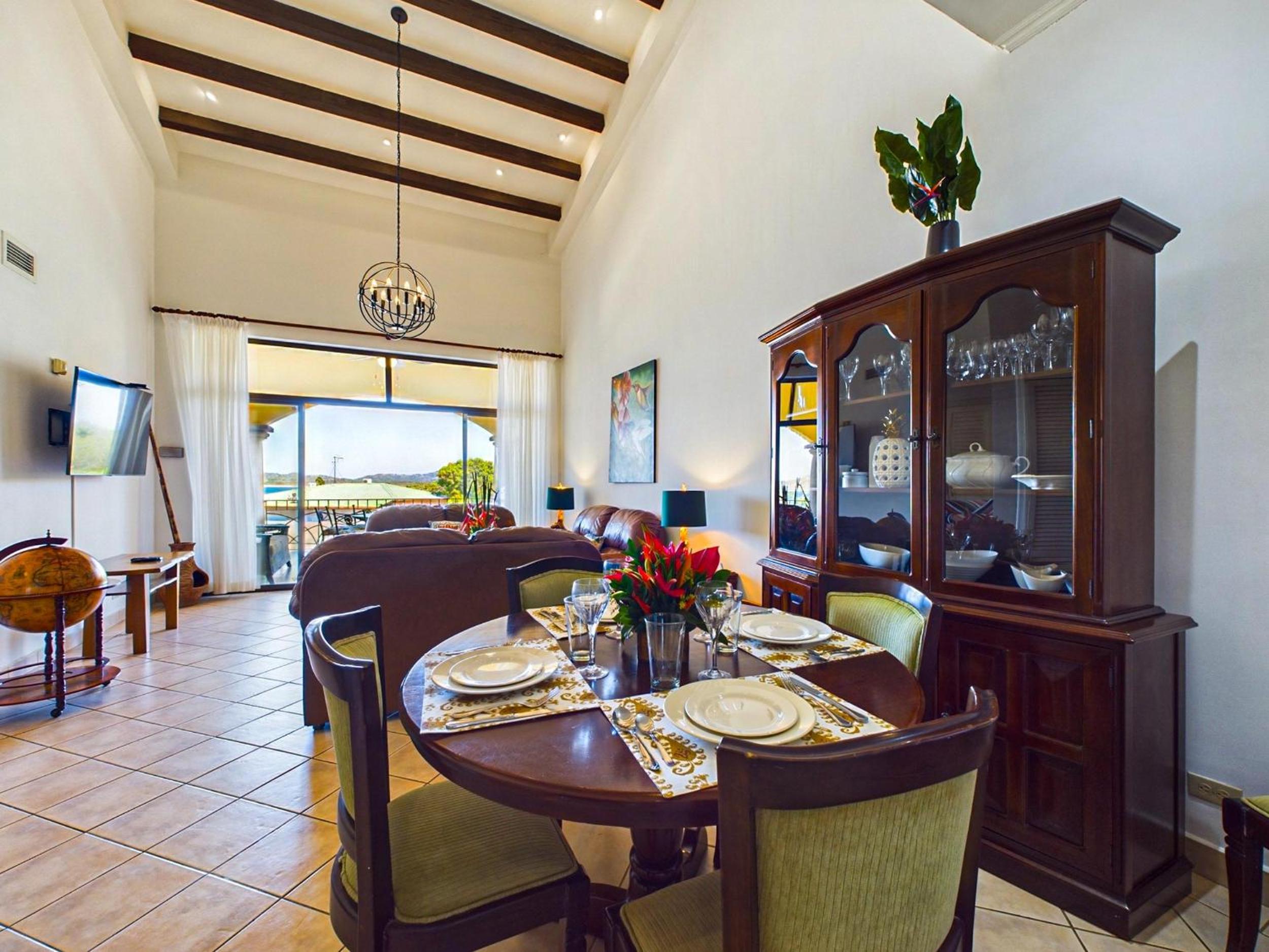 Sunrise 4-Beautiful 3Br Penthouse Condo