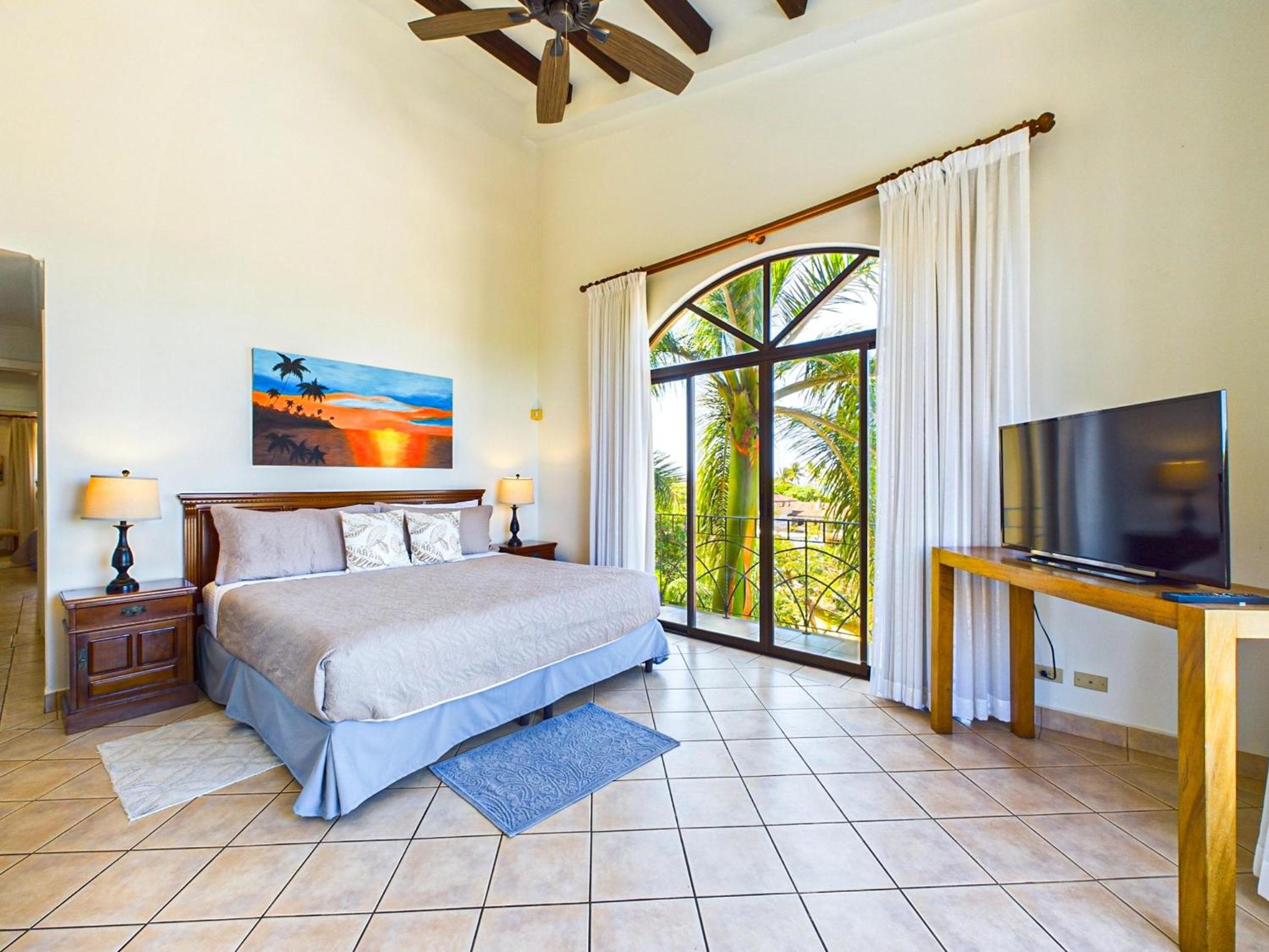 Sunrise 4-Beautiful 3Br Penthouse Condo