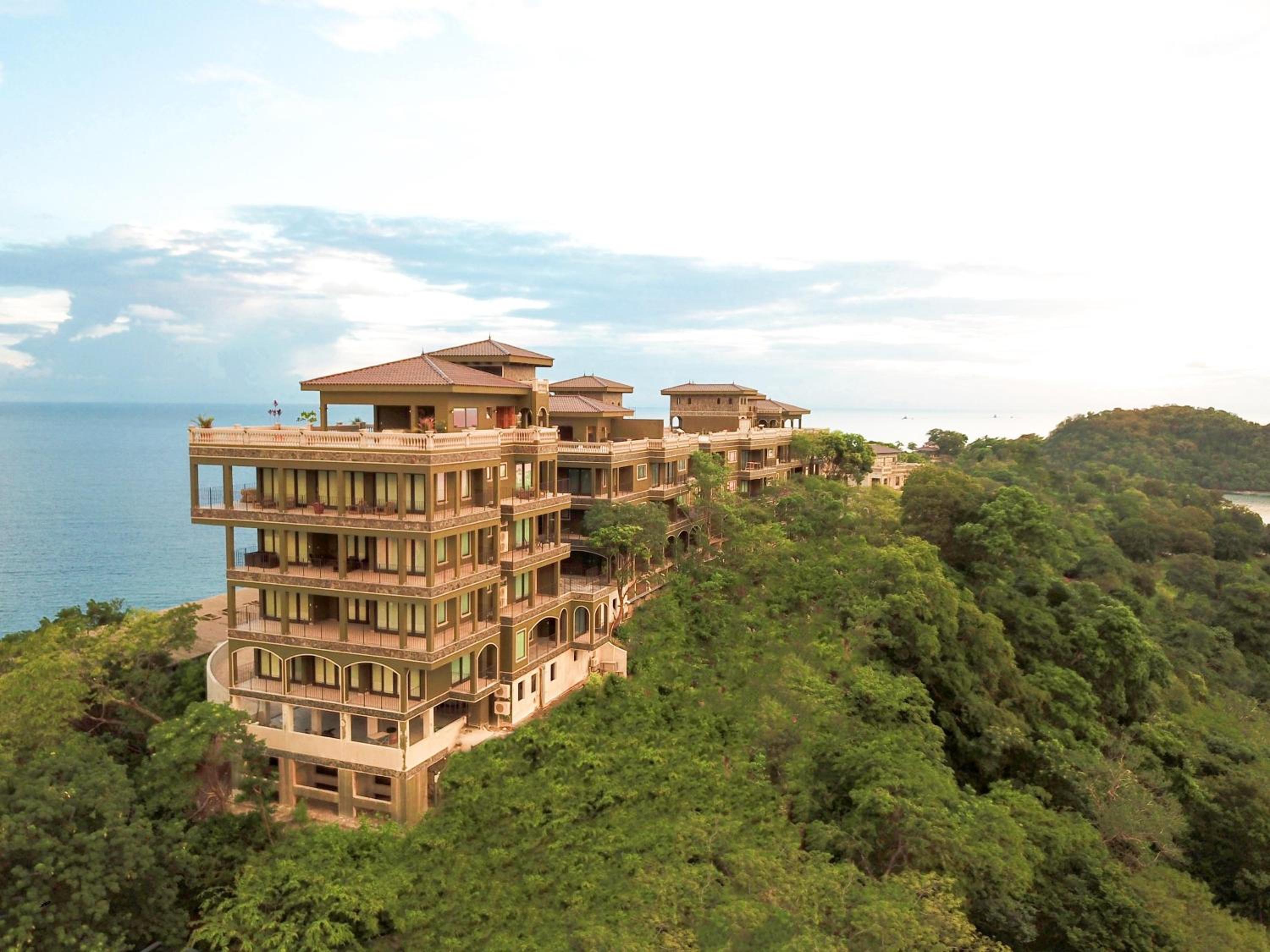 360 Splendor 406-Ocean View Condo With Breakfast