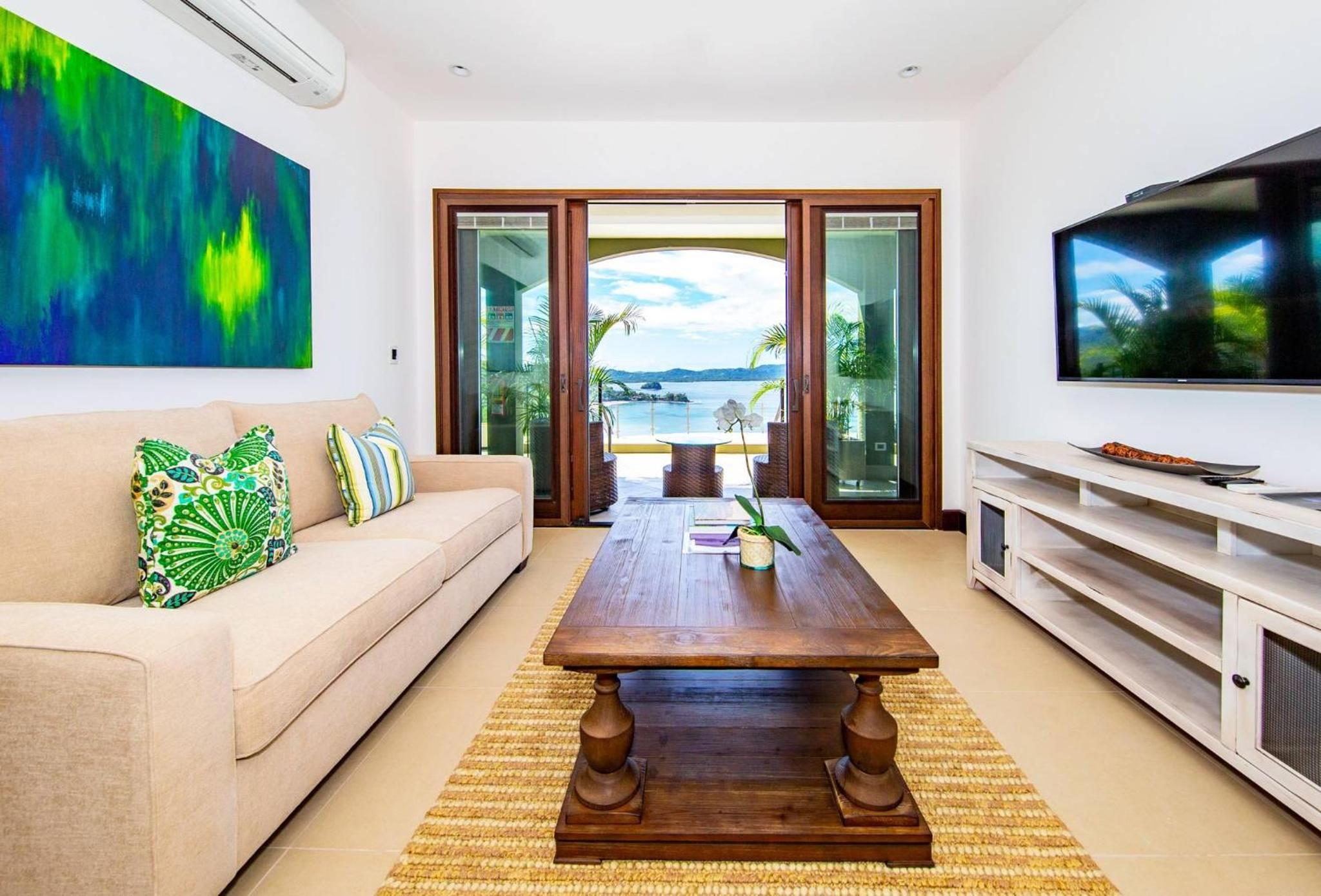 360 Splendor 201-Ocean View Condo-Breakfast Included!