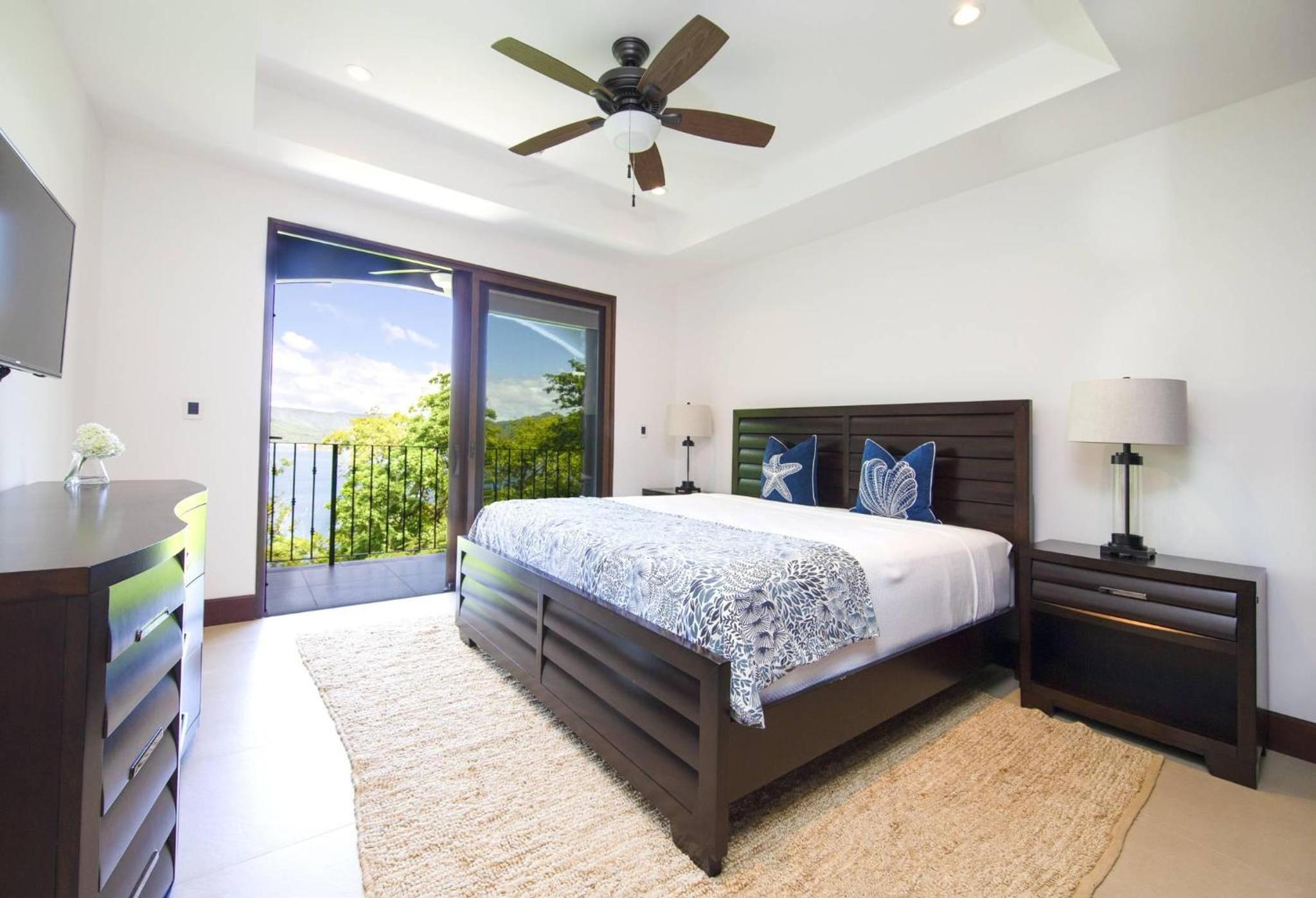 360 Splendor 201-Ocean View Condo-Breakfast Included!