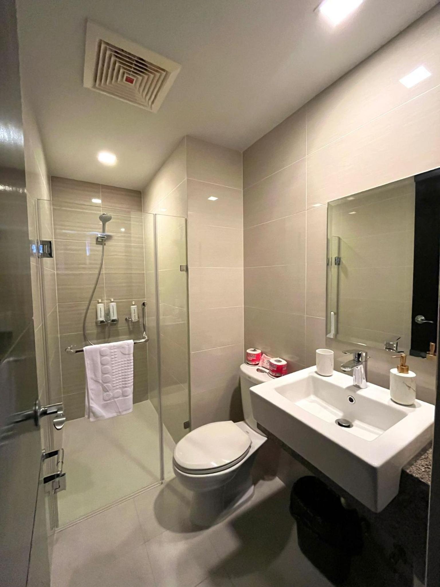 STUDIO at 81 Newport Boulevard near NAIA with free access to all amenities up to 2 pax view 4
