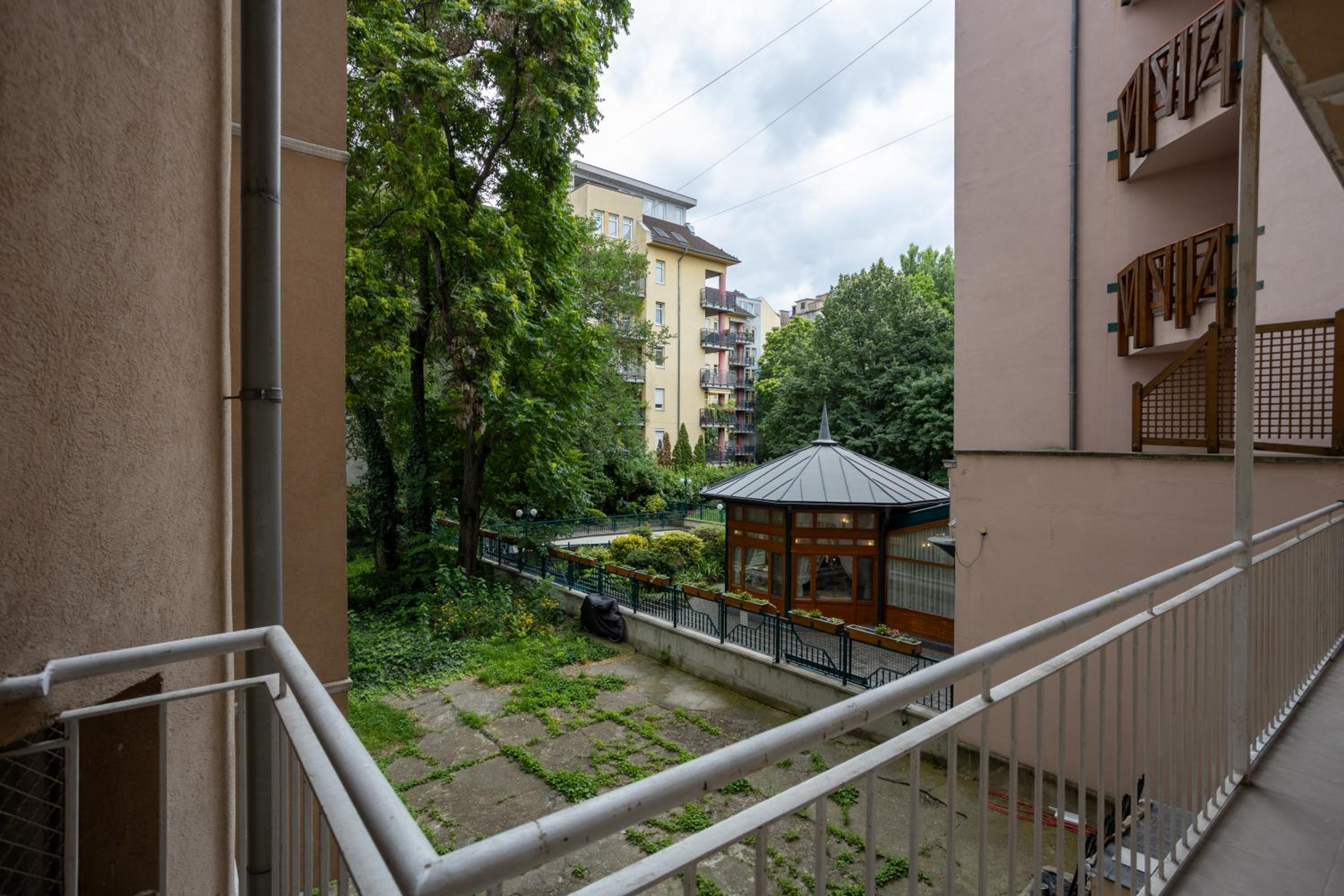 WhiteAngel Apartments