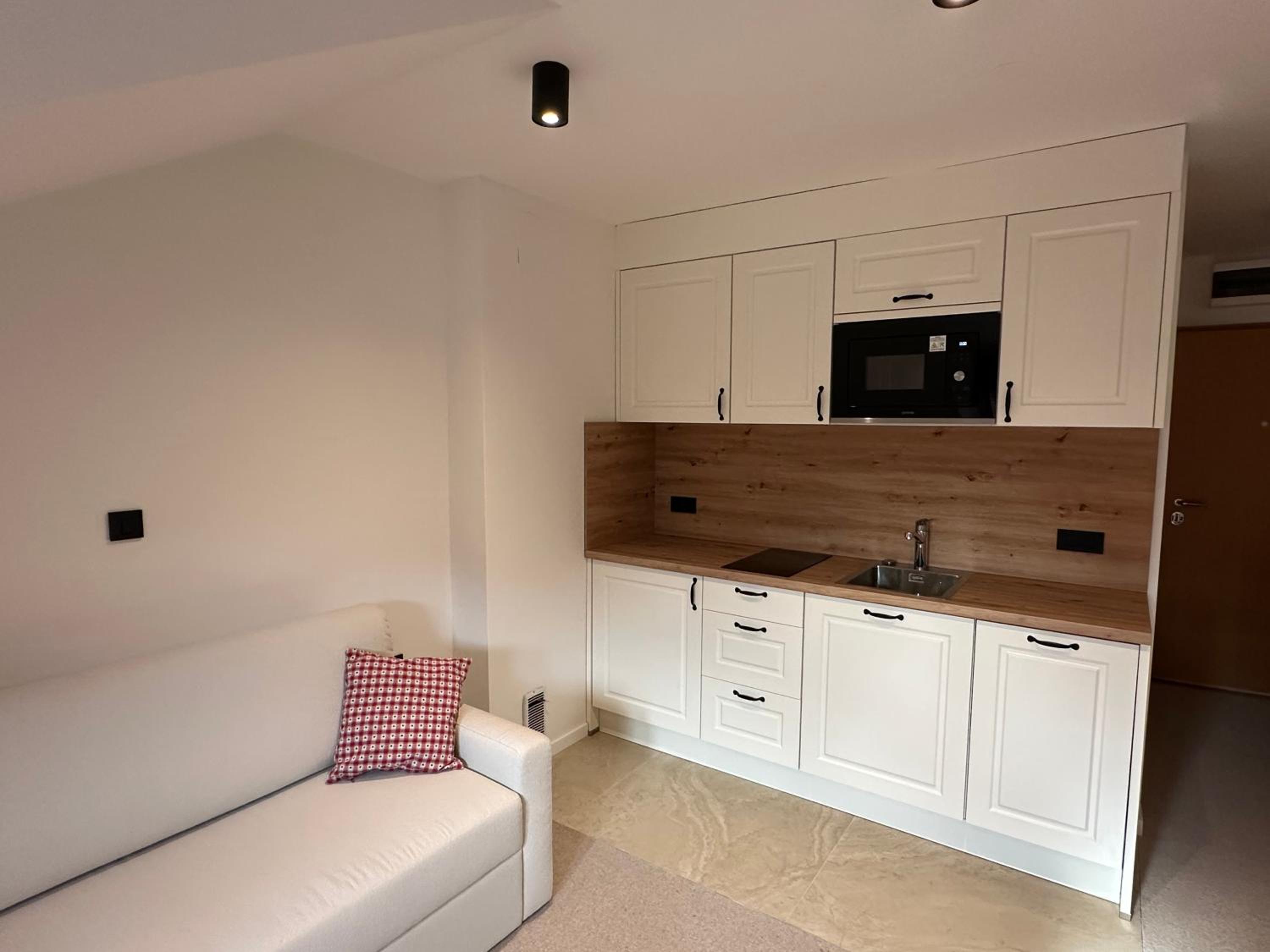 Lovely condo with free parking view 4