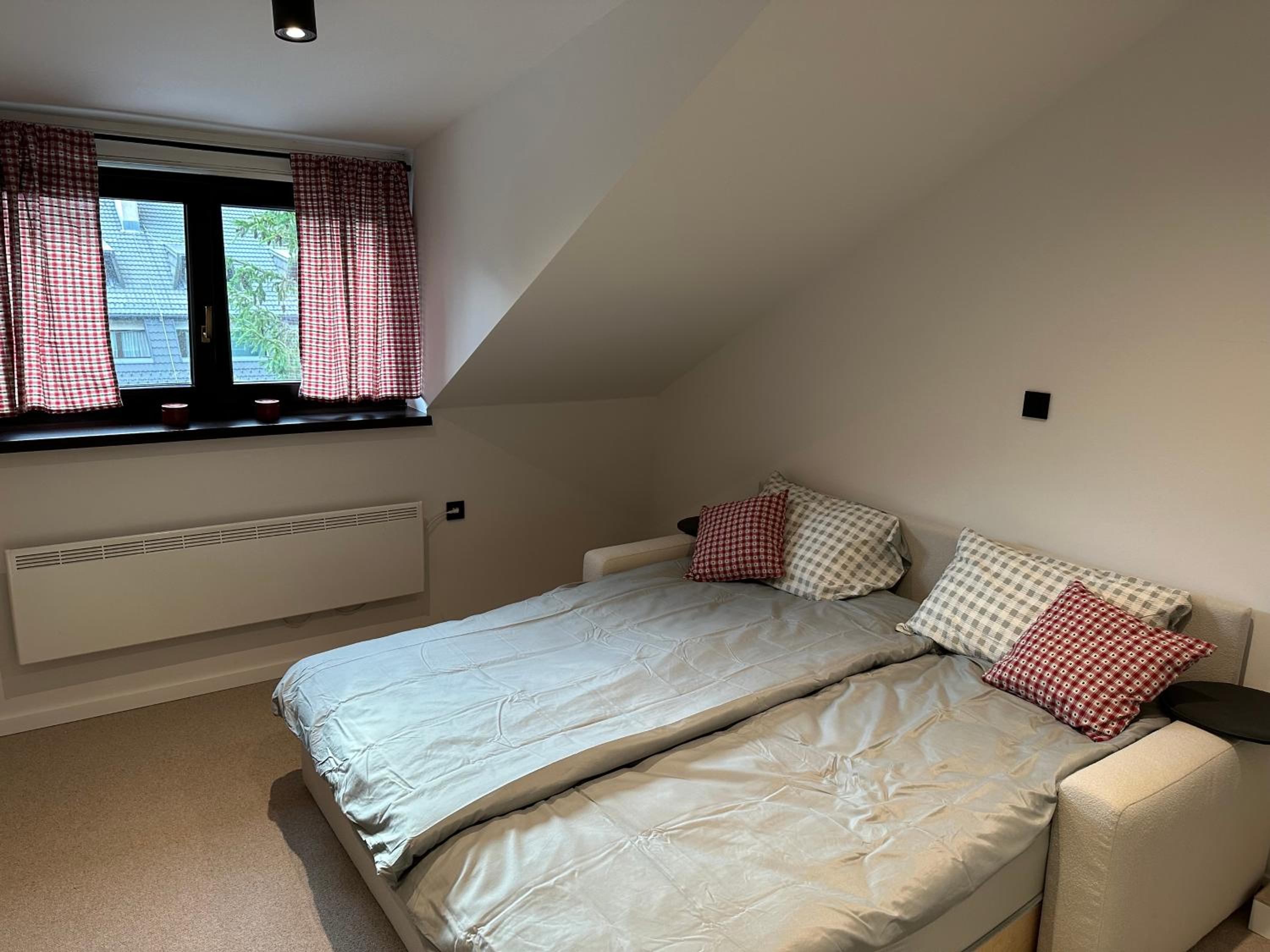 Lovely condo with free parking view 5