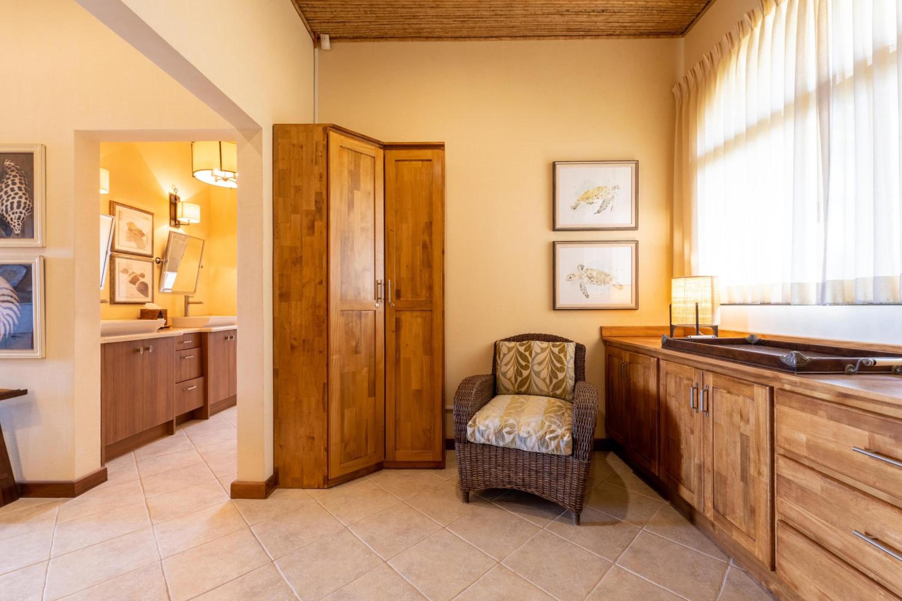 Casa Rosa- Luxury Ocean View 3 Bedroom Home