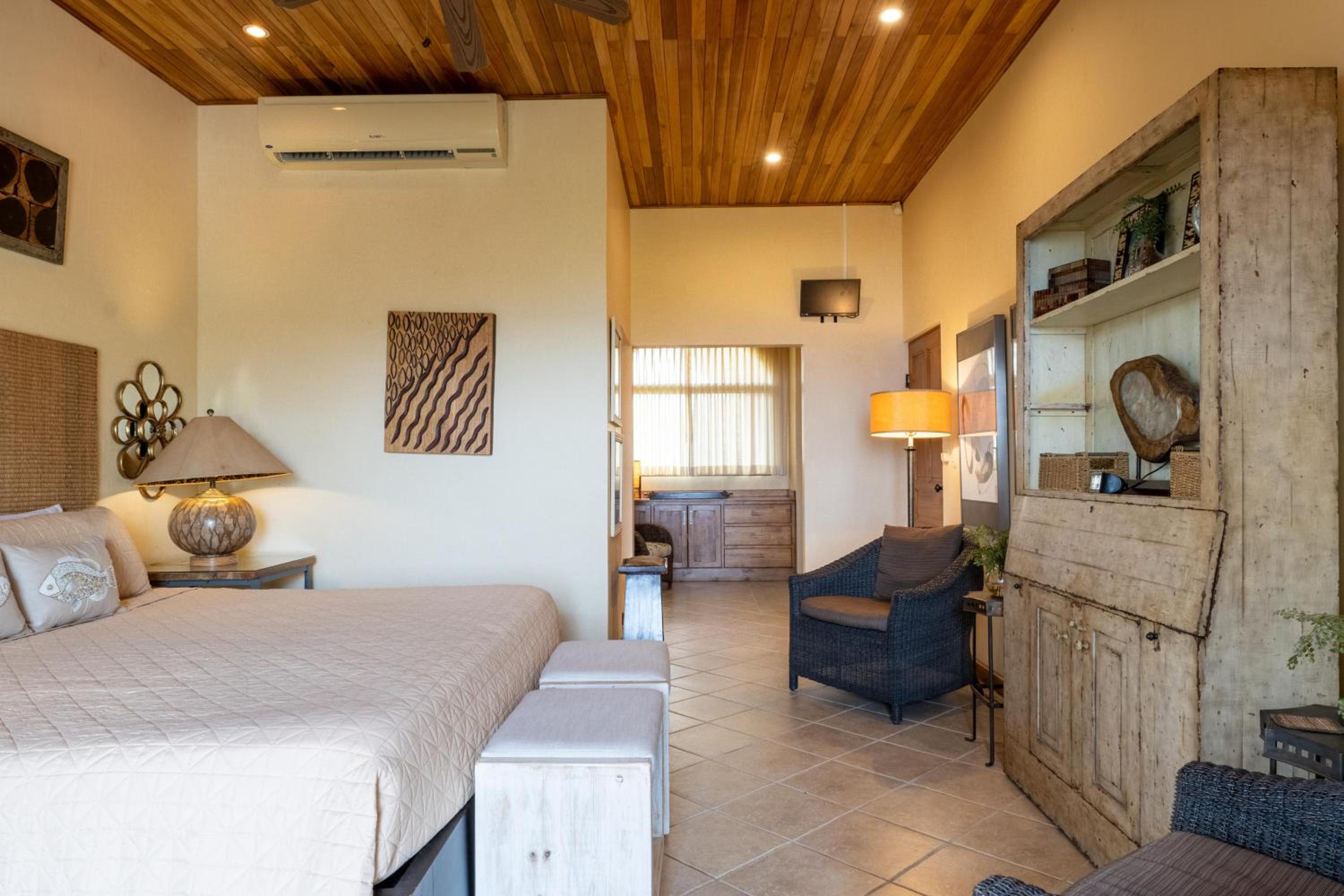 Casa Rosa- Luxury Ocean View 3 Bedroom Home
