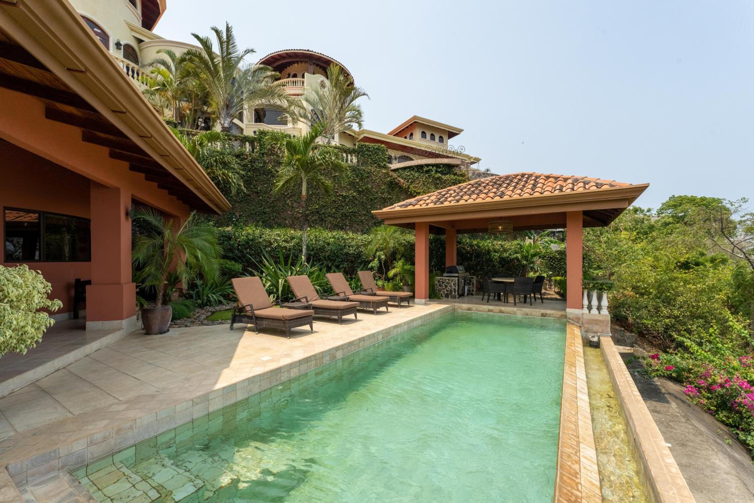 Casa Rosa- Luxury Ocean View 3 Bedroom Home