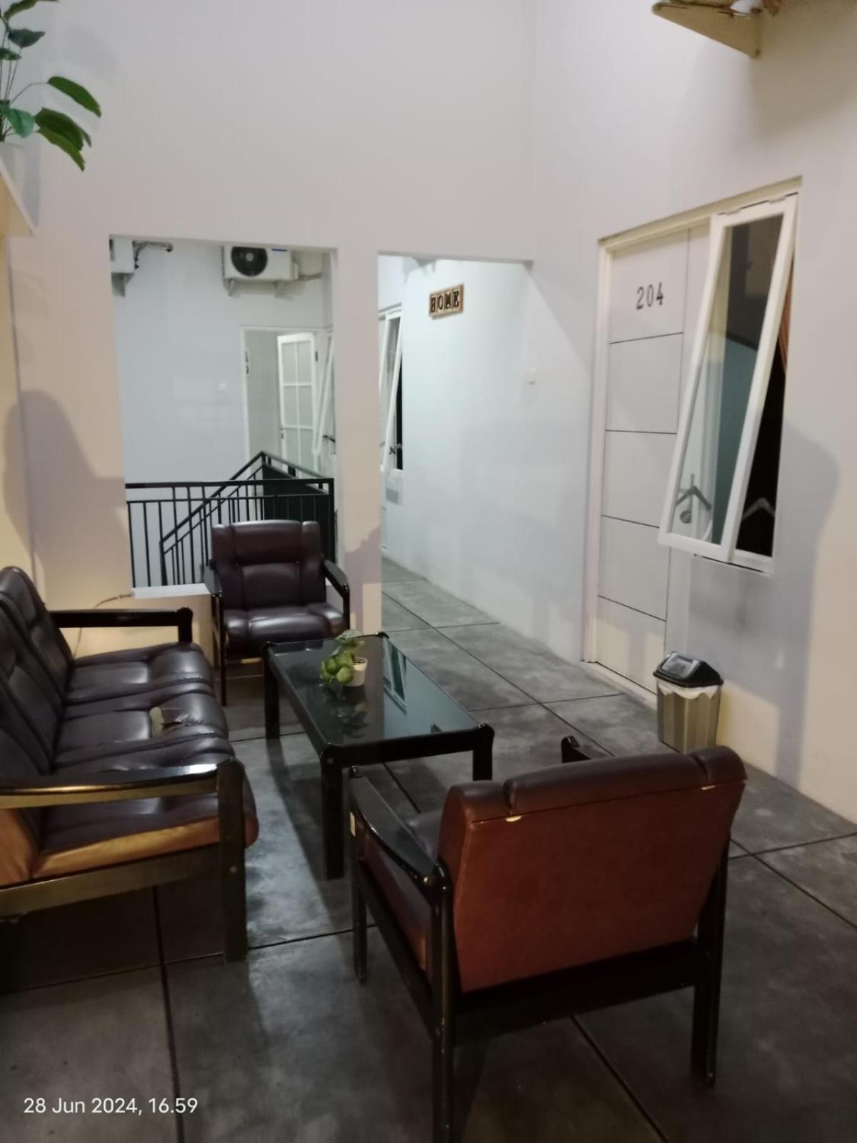 Cozy Guest House Osborn Malang view 5
