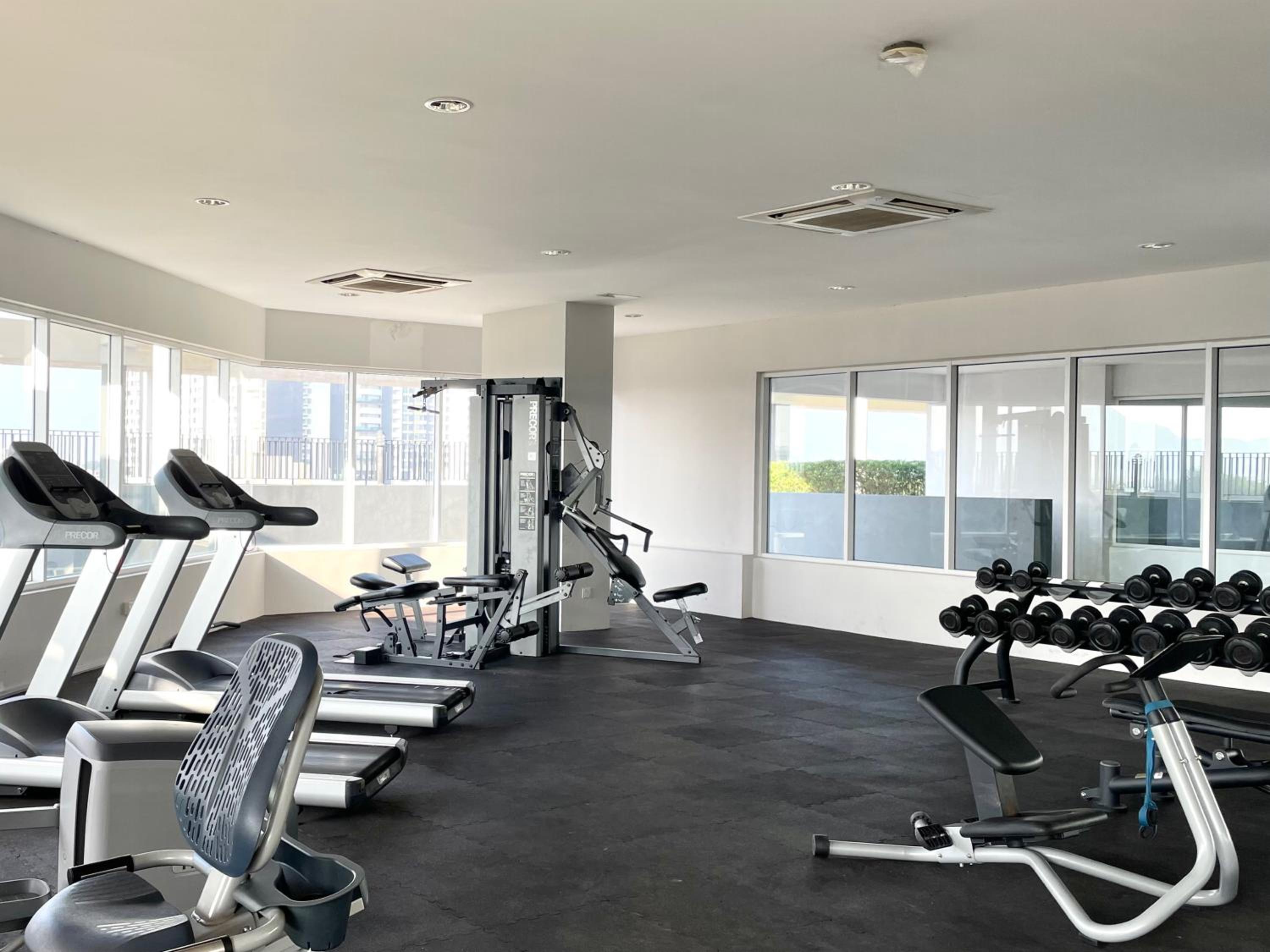 The Octagon Ipoh - 2 Mins walk to Famous Eatries - 2B2R - 4 Pax view 4