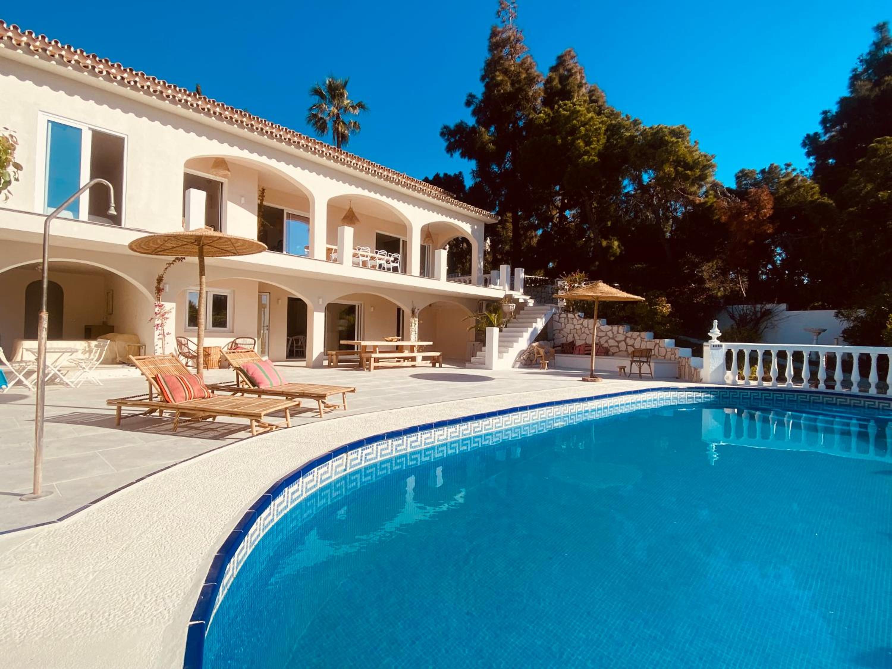 sea view 3 bedroom apartment in a luxury villa view 2