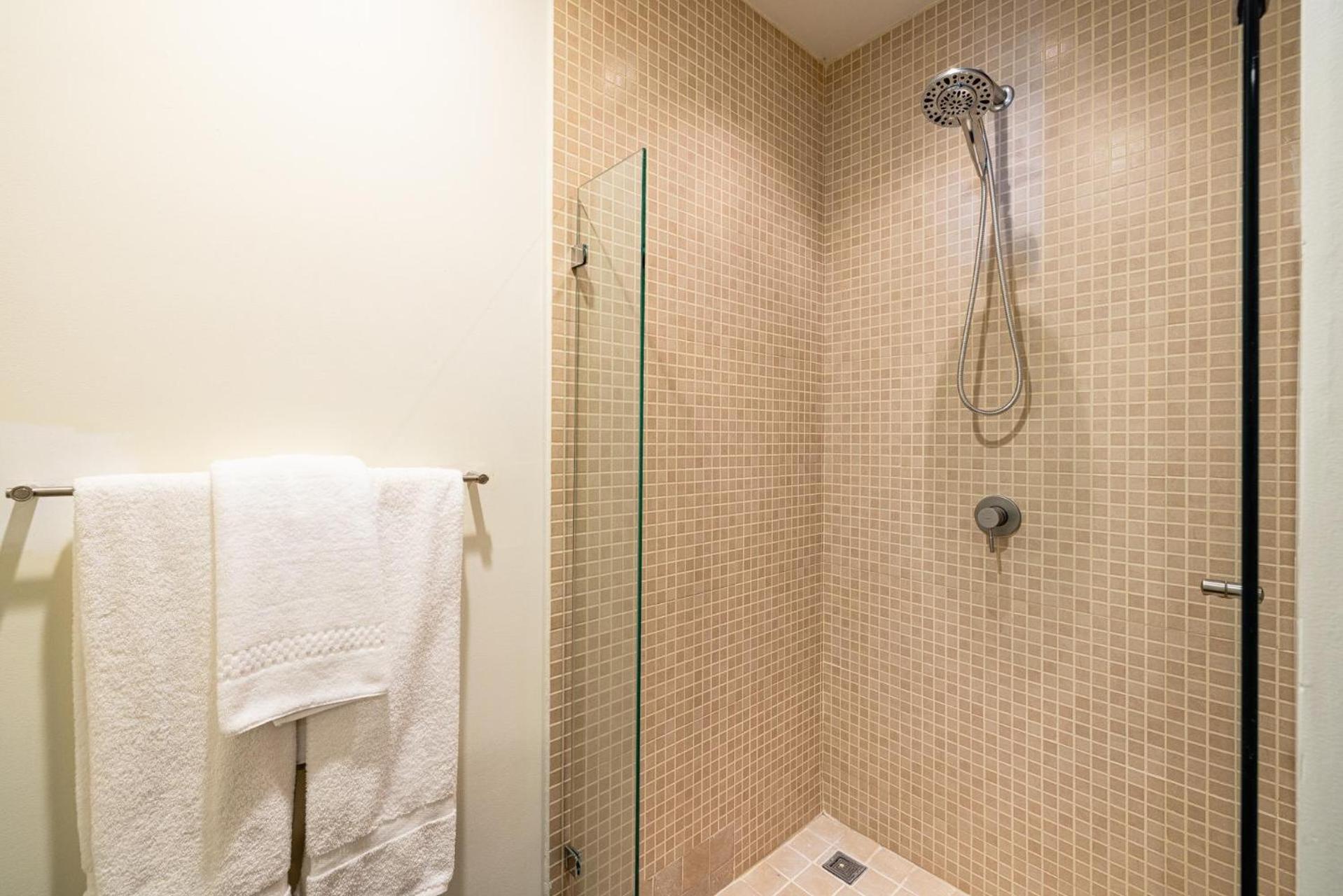 Condo La Perla 163, Ocean View 3 Bedroom Penthouse