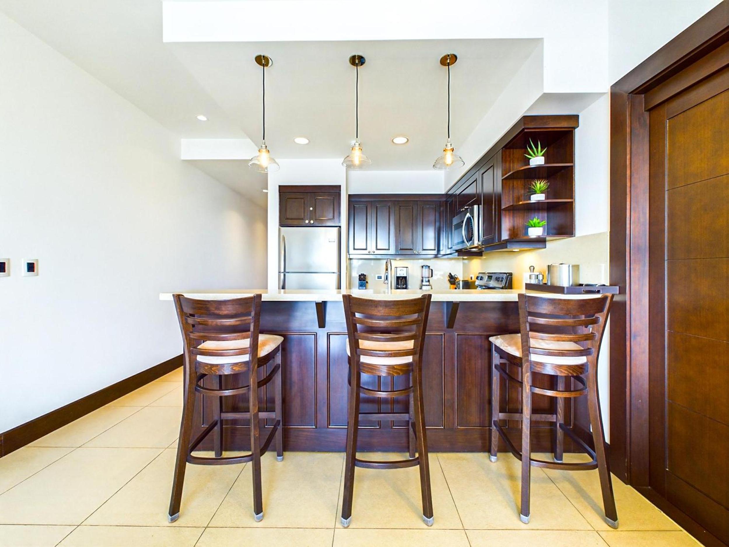 360 Splendor 301-Ocean View Condo-Breakfast Included!