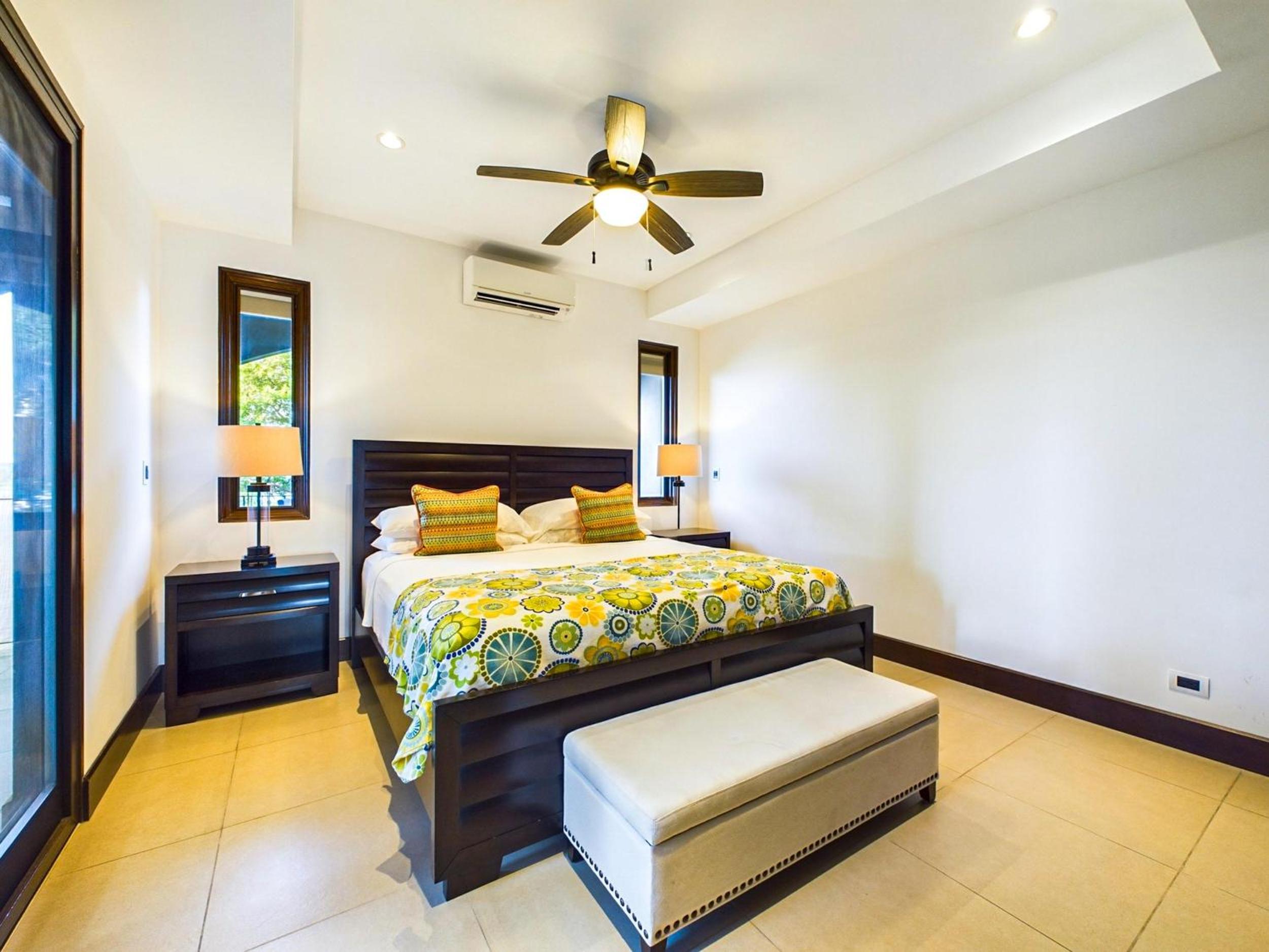 360 Splendor 301-Ocean View Condo-Breakfast Included!