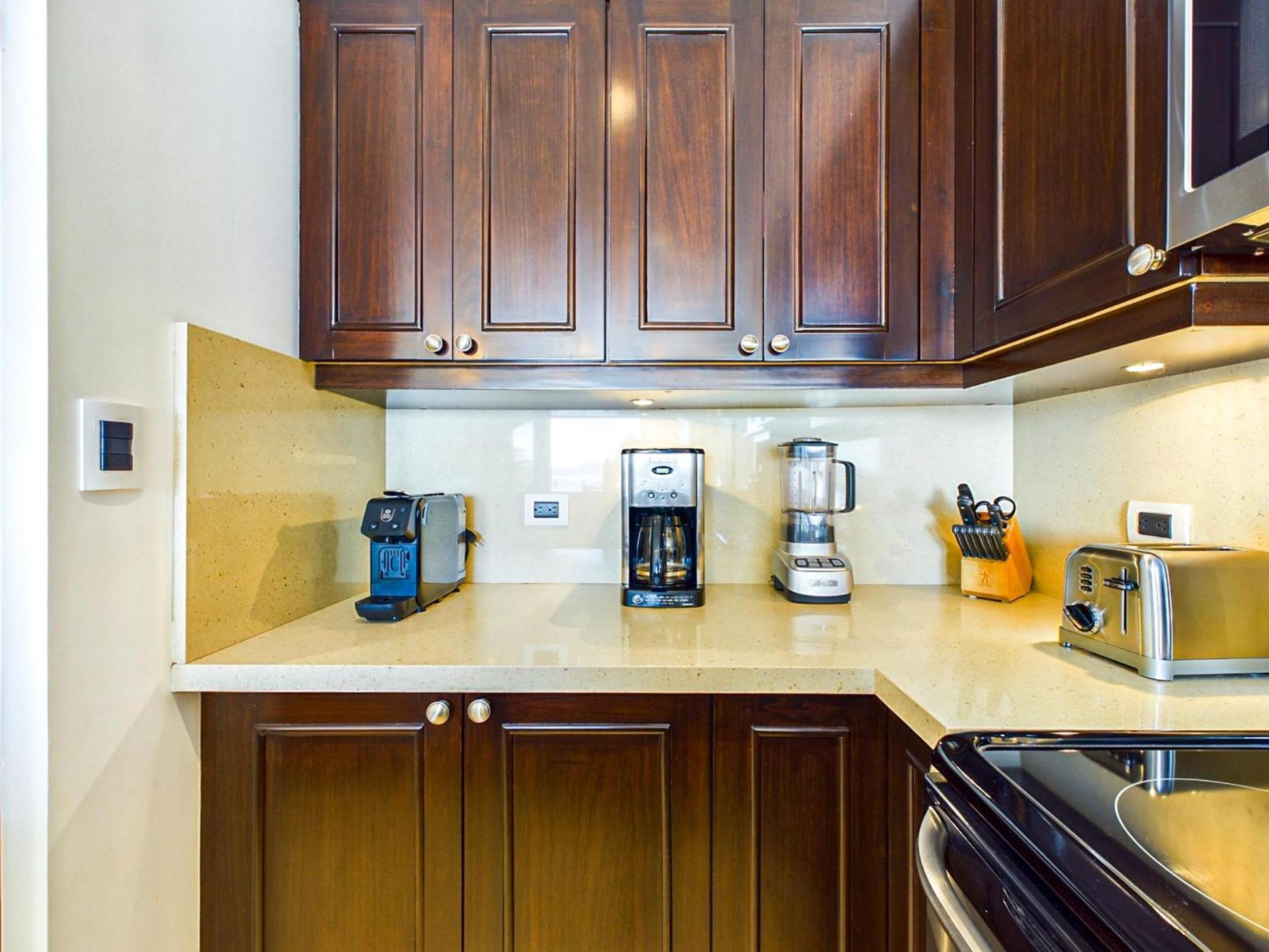 360 Splendor 301-Ocean View Condo-Breakfast Included!