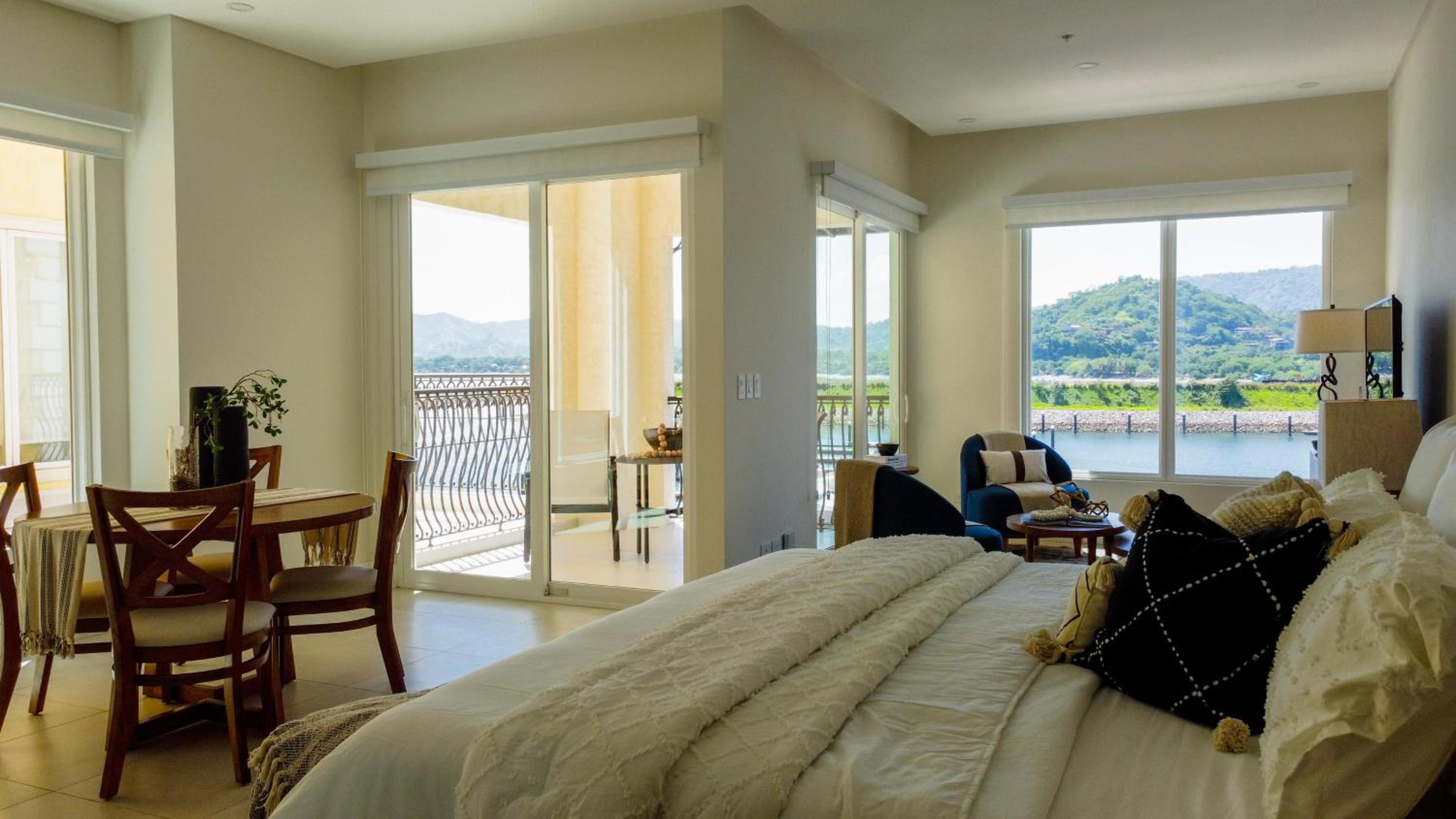Flamingo Marina- Luxury Cozy Sea View Studio