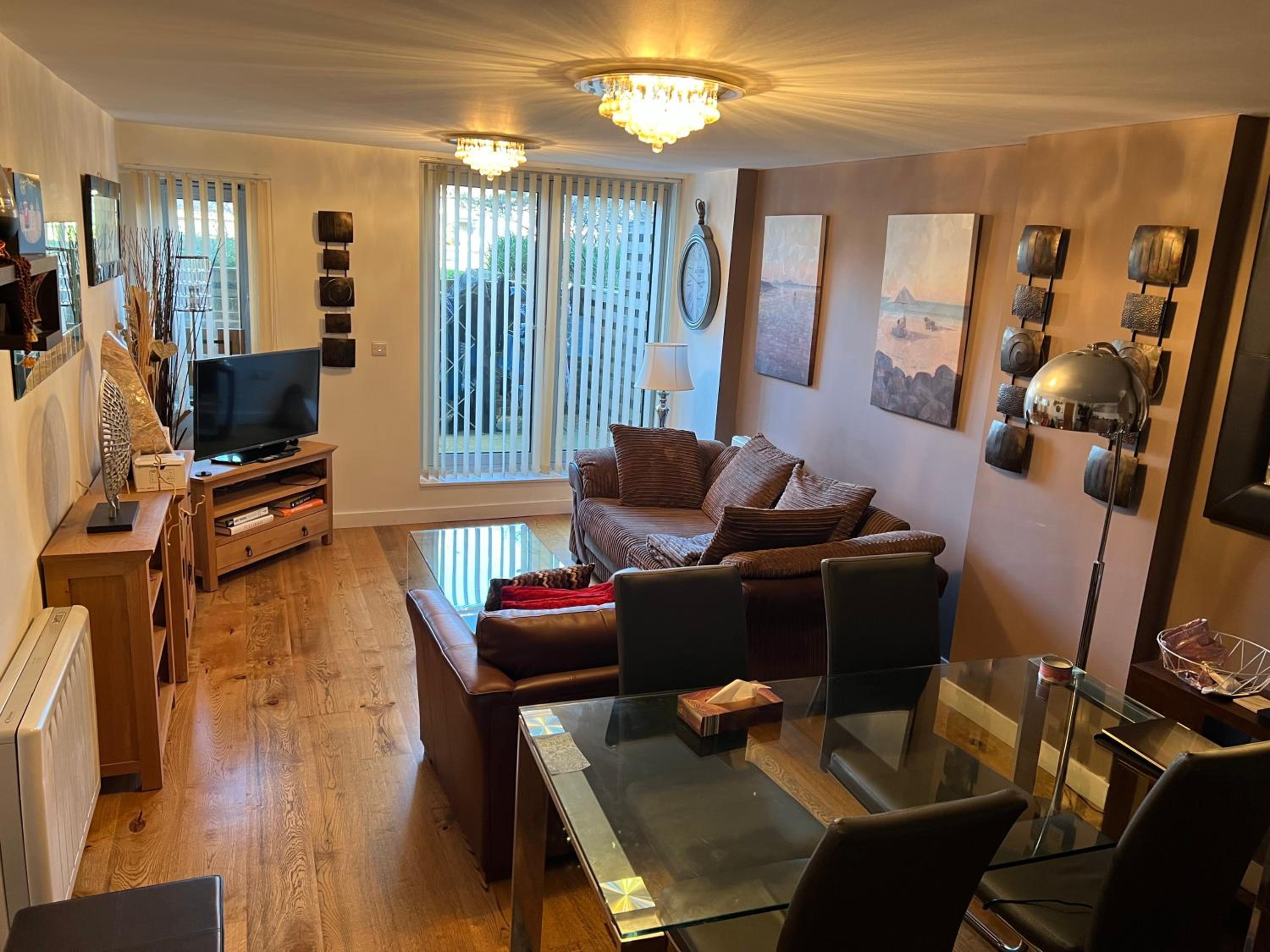 Stunning Show-home Apartment Highly Furnished view 4
