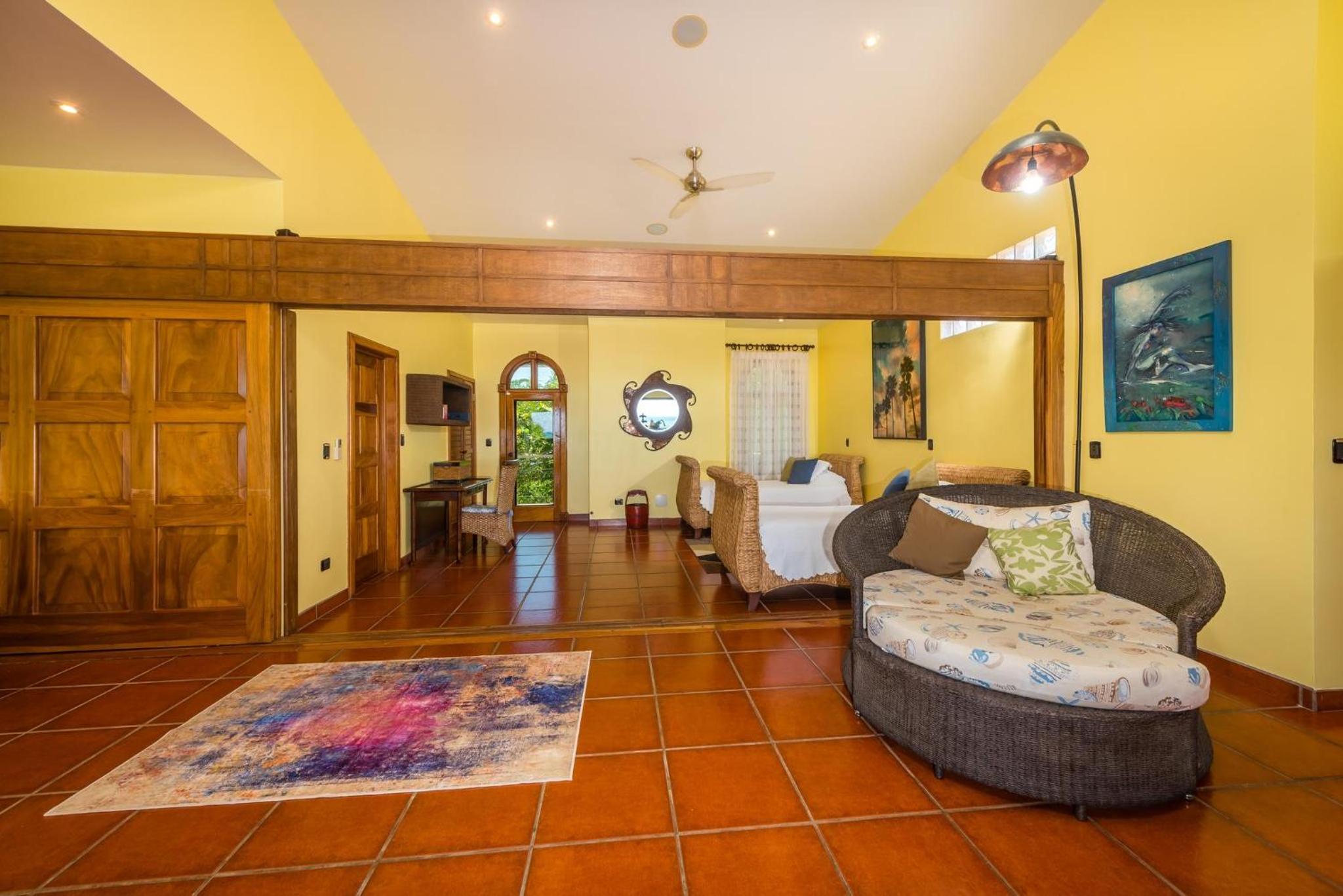 Casa Suenos-Beautiful Beachfront House