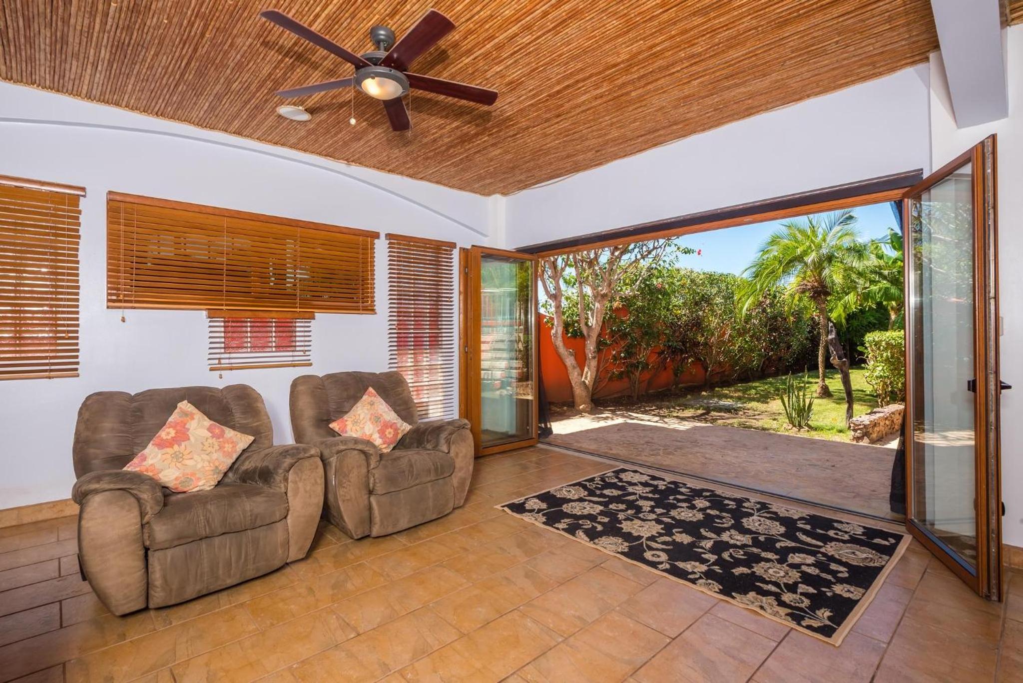 Casa Suenos-Beautiful Beachfront House