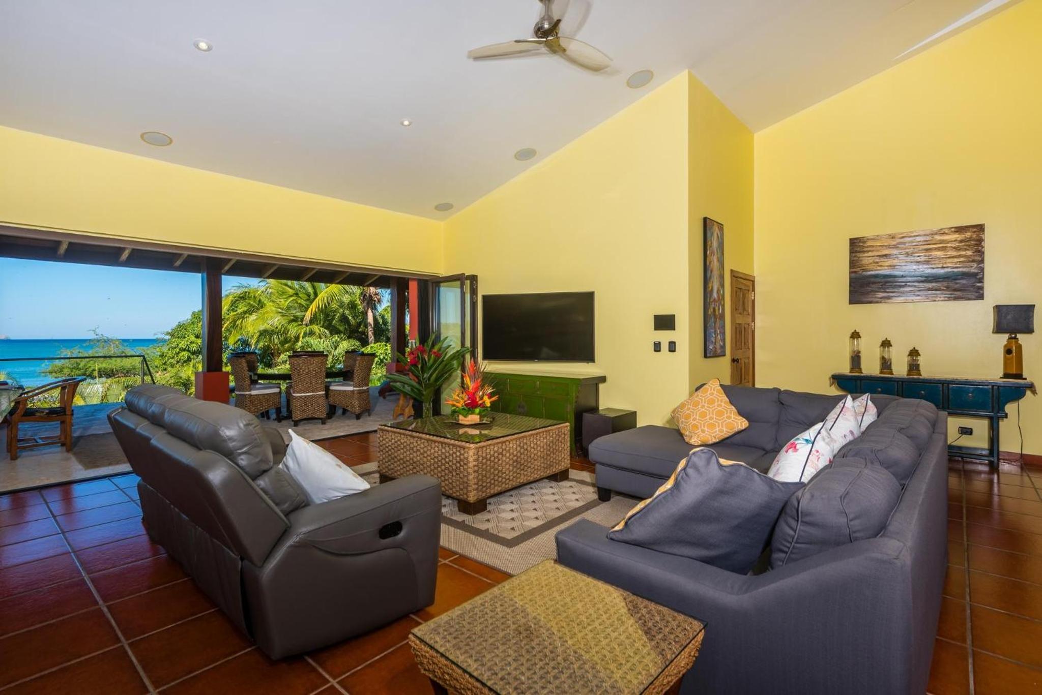 Casa Suenos-Beautiful Beachfront House