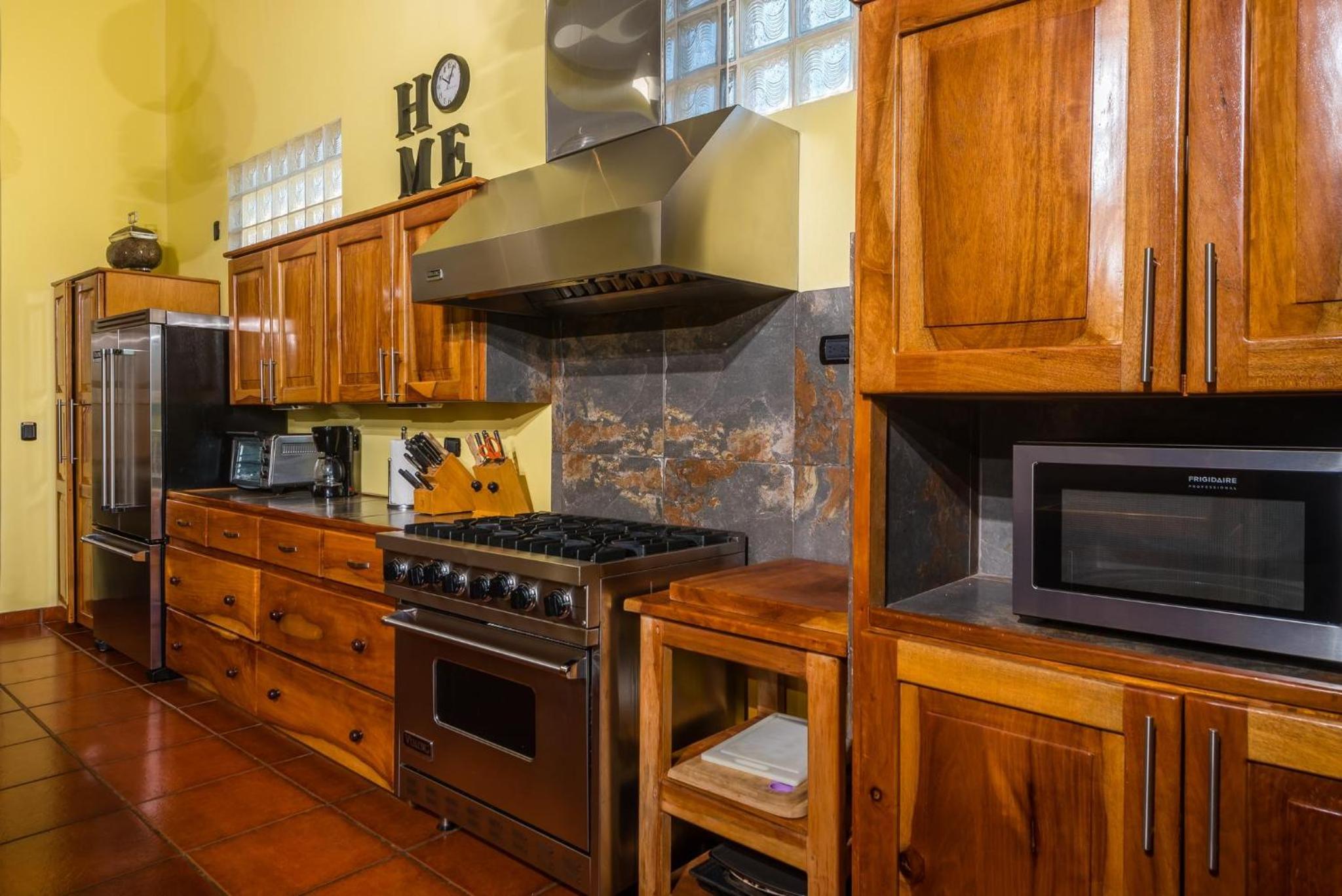 Casa Suenos-Beautiful Beachfront House