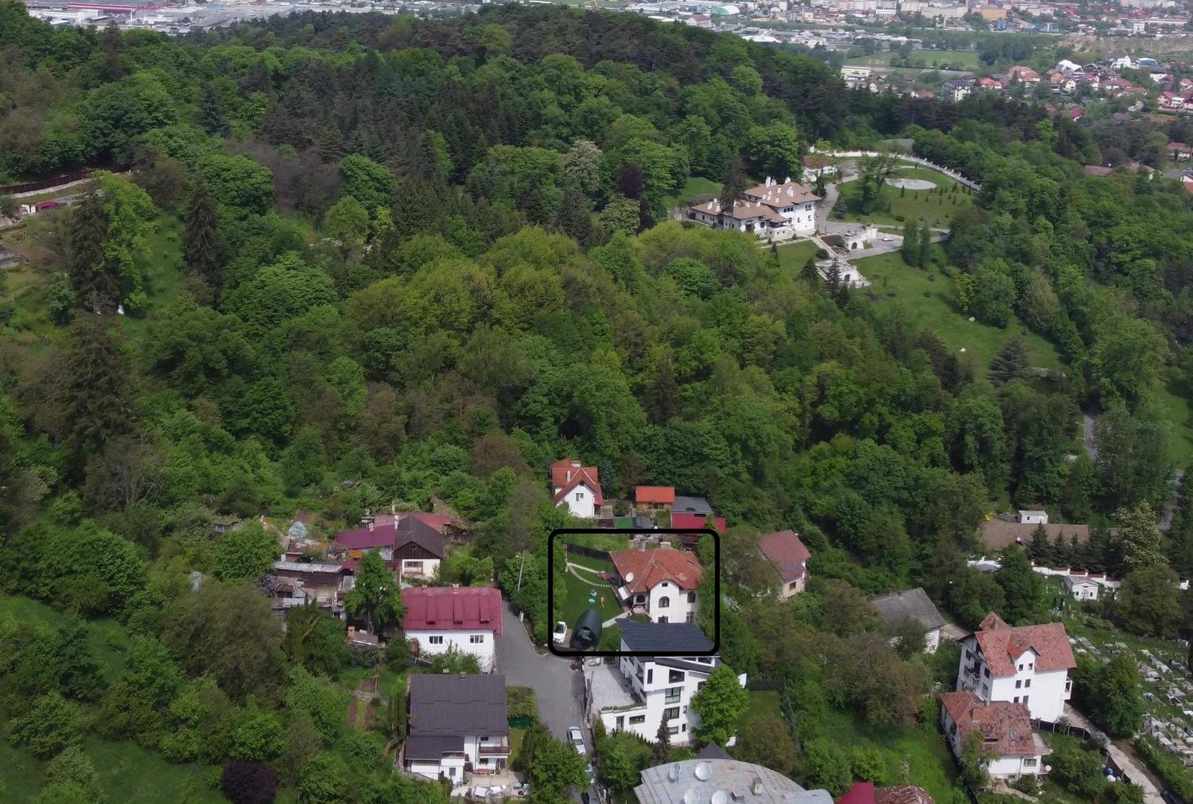 Hotel Warthe House Apartament cu gradina in Brasov - B House - Image 1