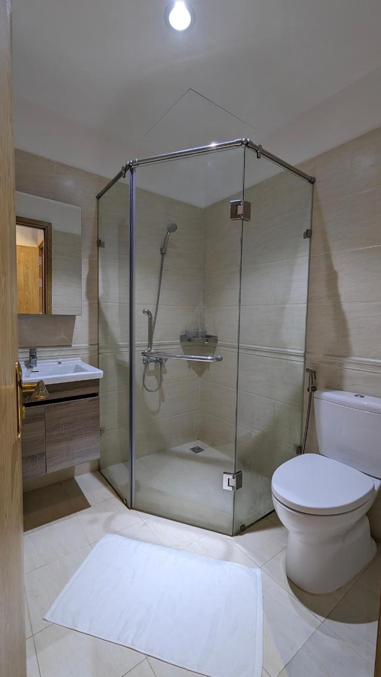 High-class apartment with beautiful river view view 4