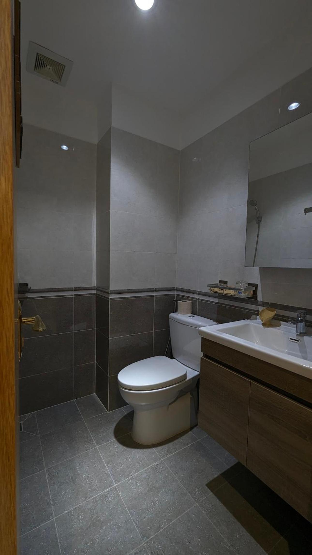 High-class apartment with beautiful river view view 3