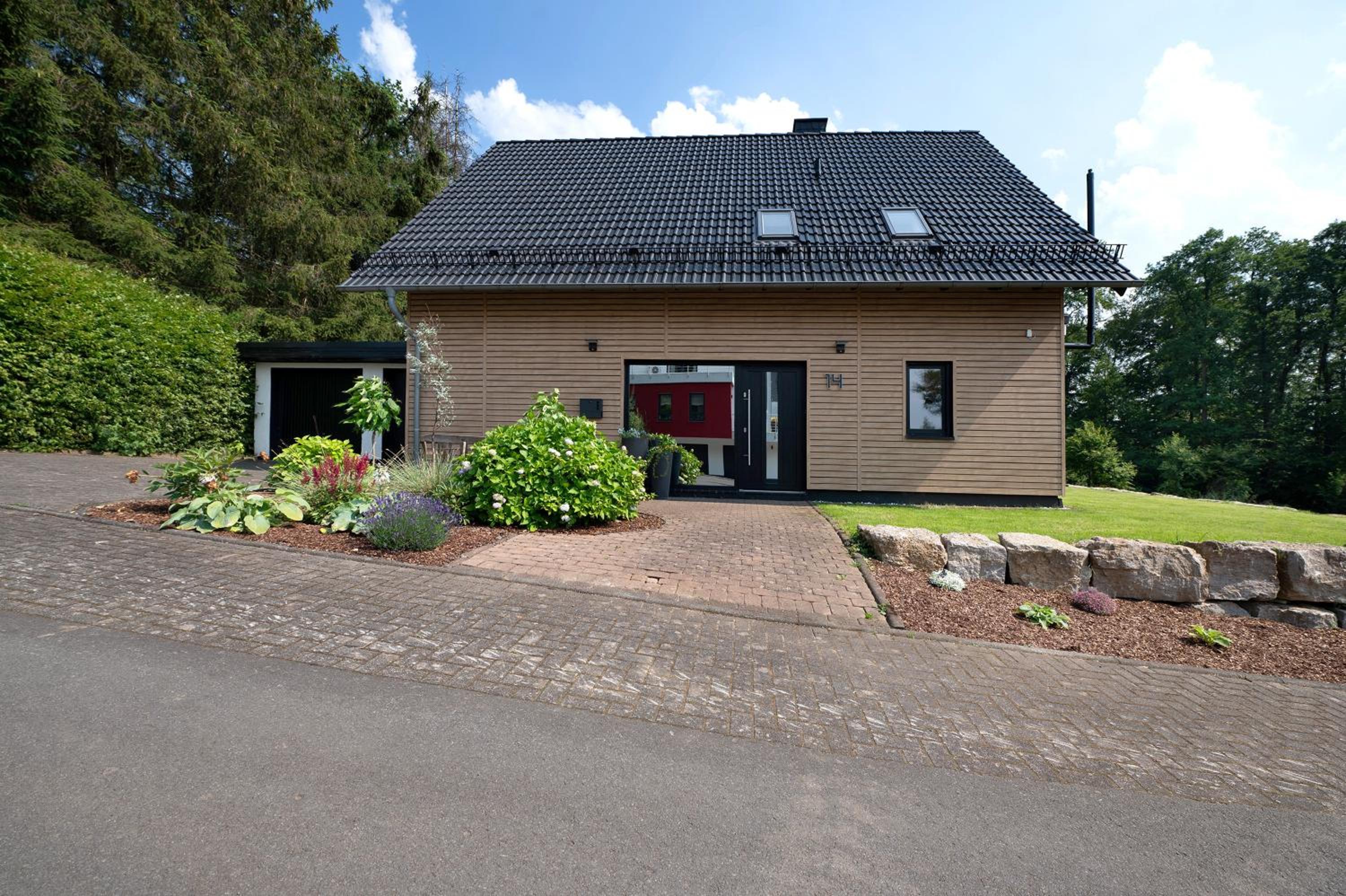 Design-Apartment mit Garten
