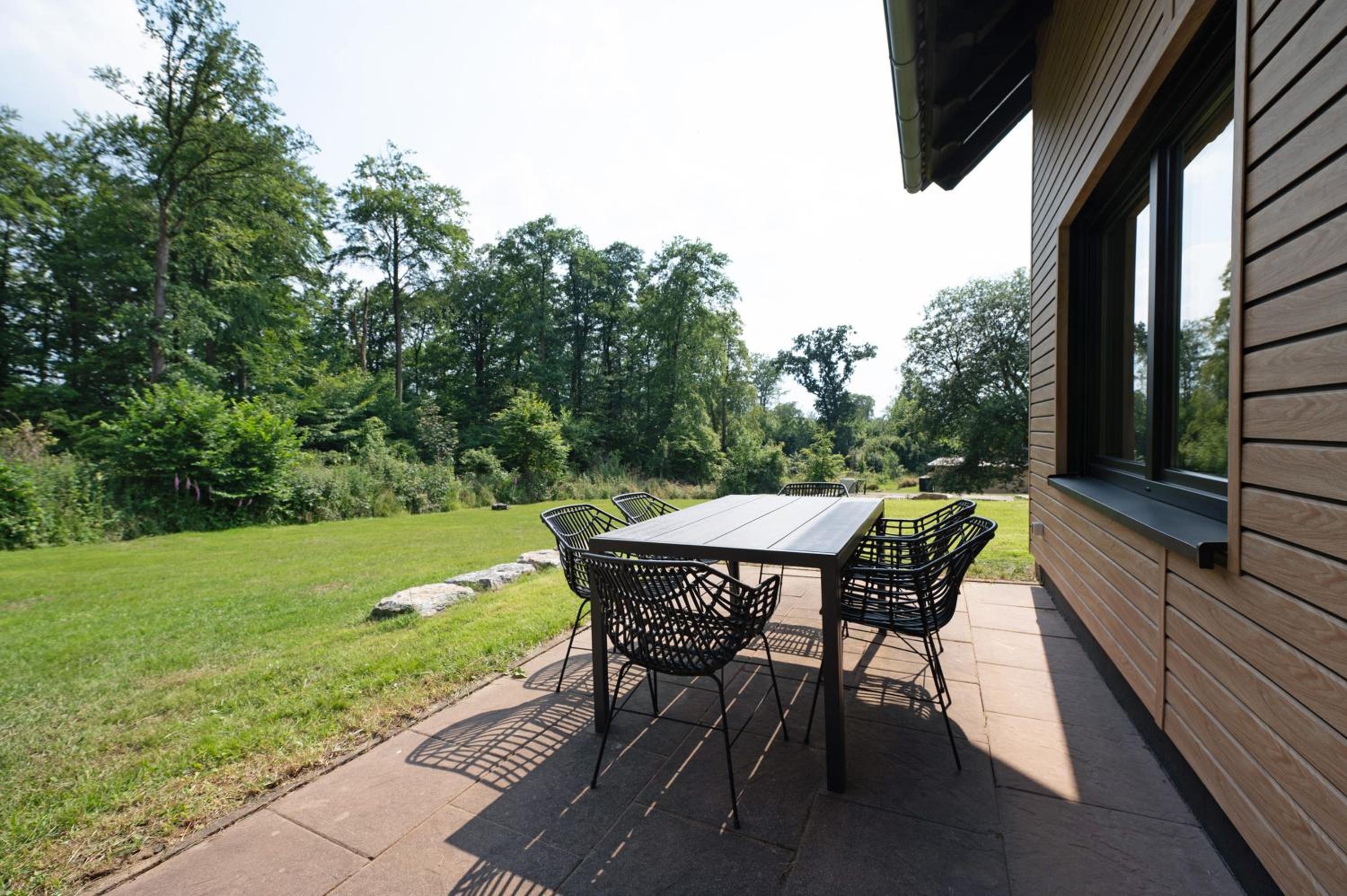 Design-Apartment mit Garten