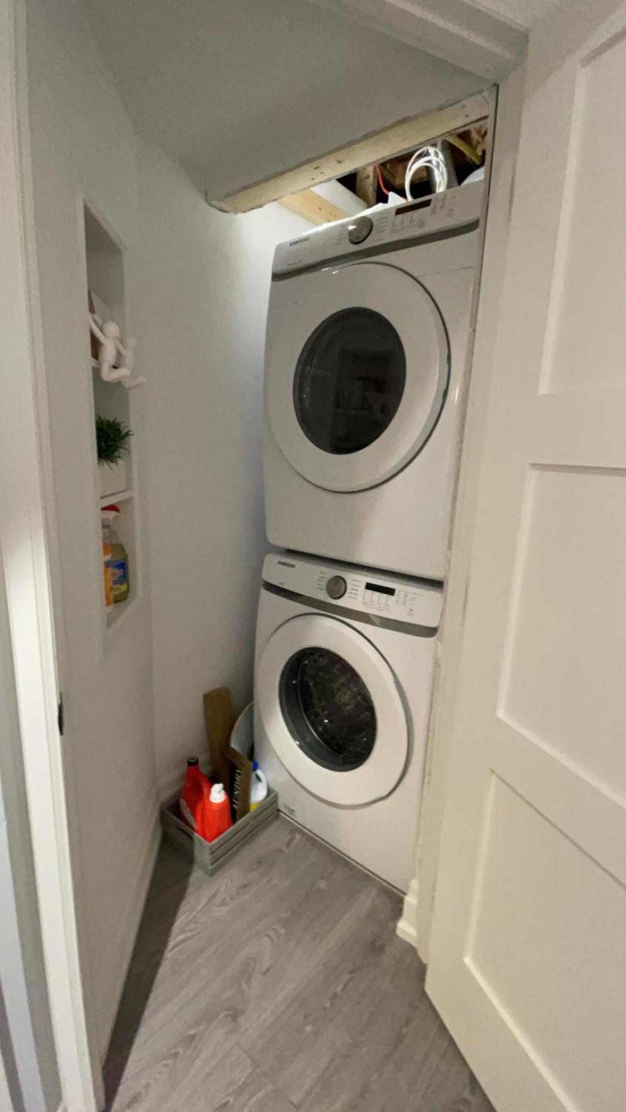 Luxury 2bedroom Unit in the city with a heated salt water pool
